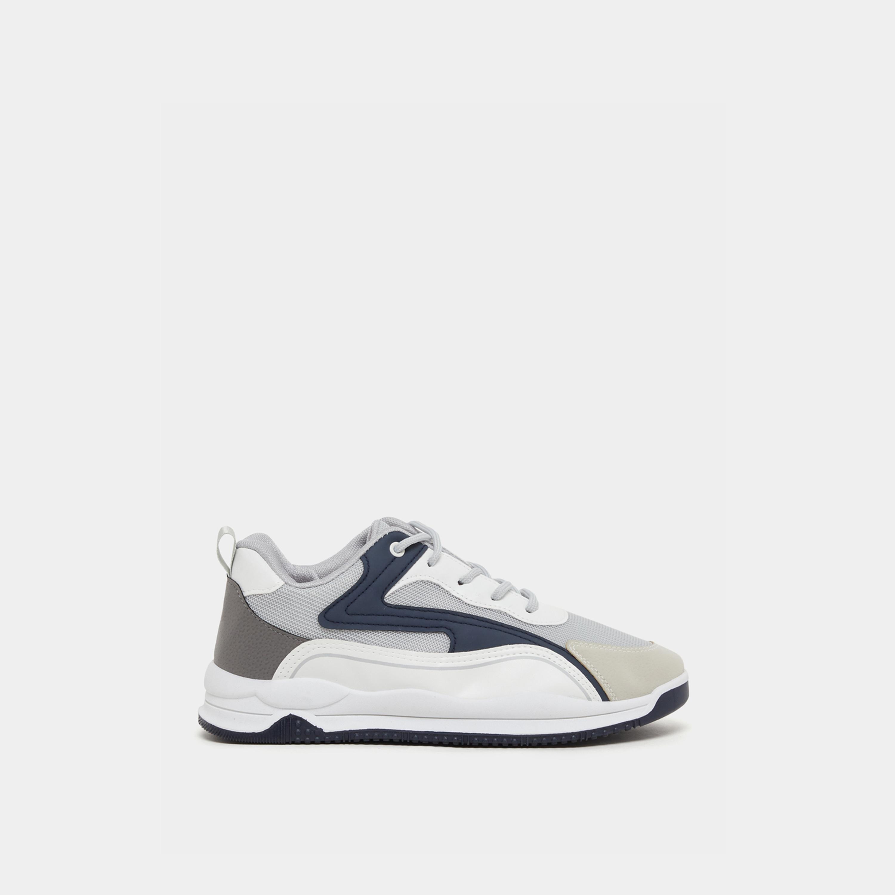 حذاء سنيكرز بنعل شانكي وتفاصيل بارزة الملمس-men-shoes-sneakers-image-1