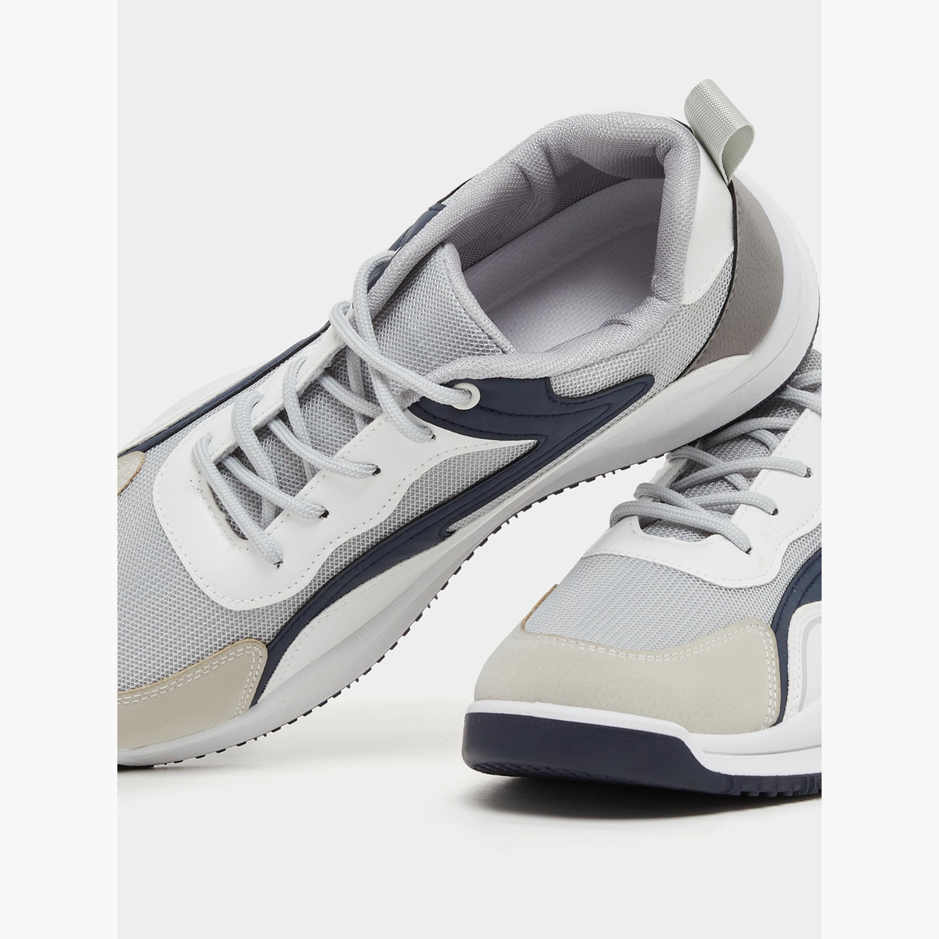 حذاء سنيكرز بنعل شانكي وتفاصيل بارزة الملمس-men-shoes-sneakers-image-3