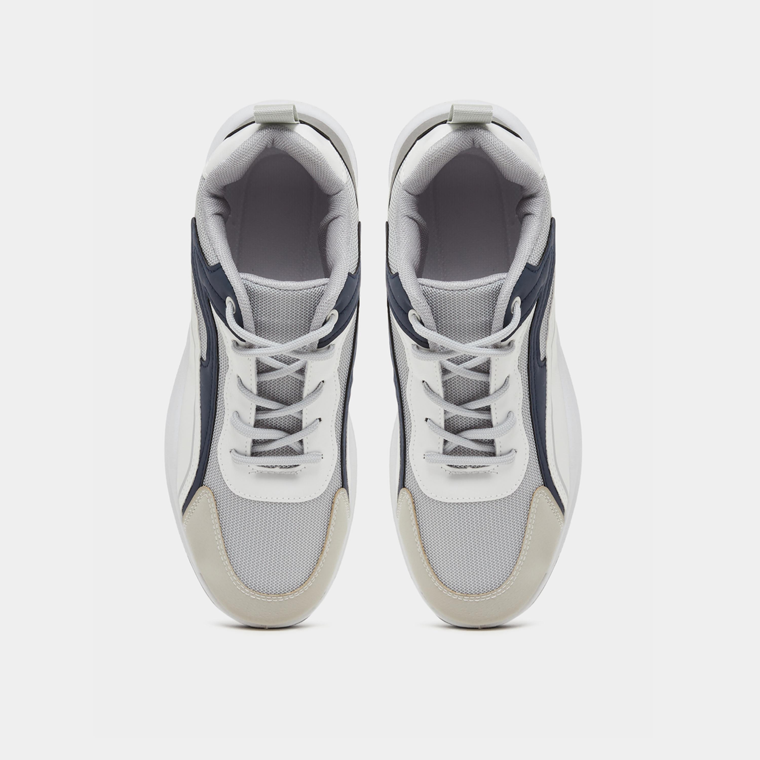 حذاء سنيكرز بنعل شانكي وتفاصيل بارزة الملمس-men-shoes-sneakers-image-5
