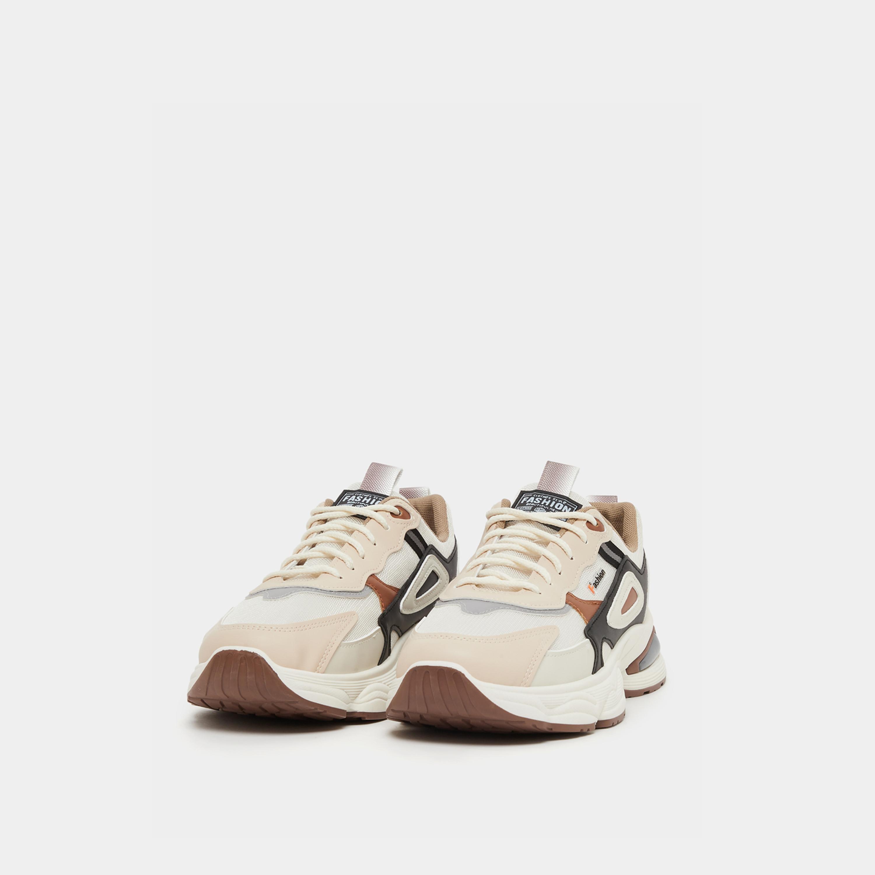 حذاء سنيكرز بنعل شانكي وتفاصيل بارزة الملمس-men-shoes-sneakers-image-2