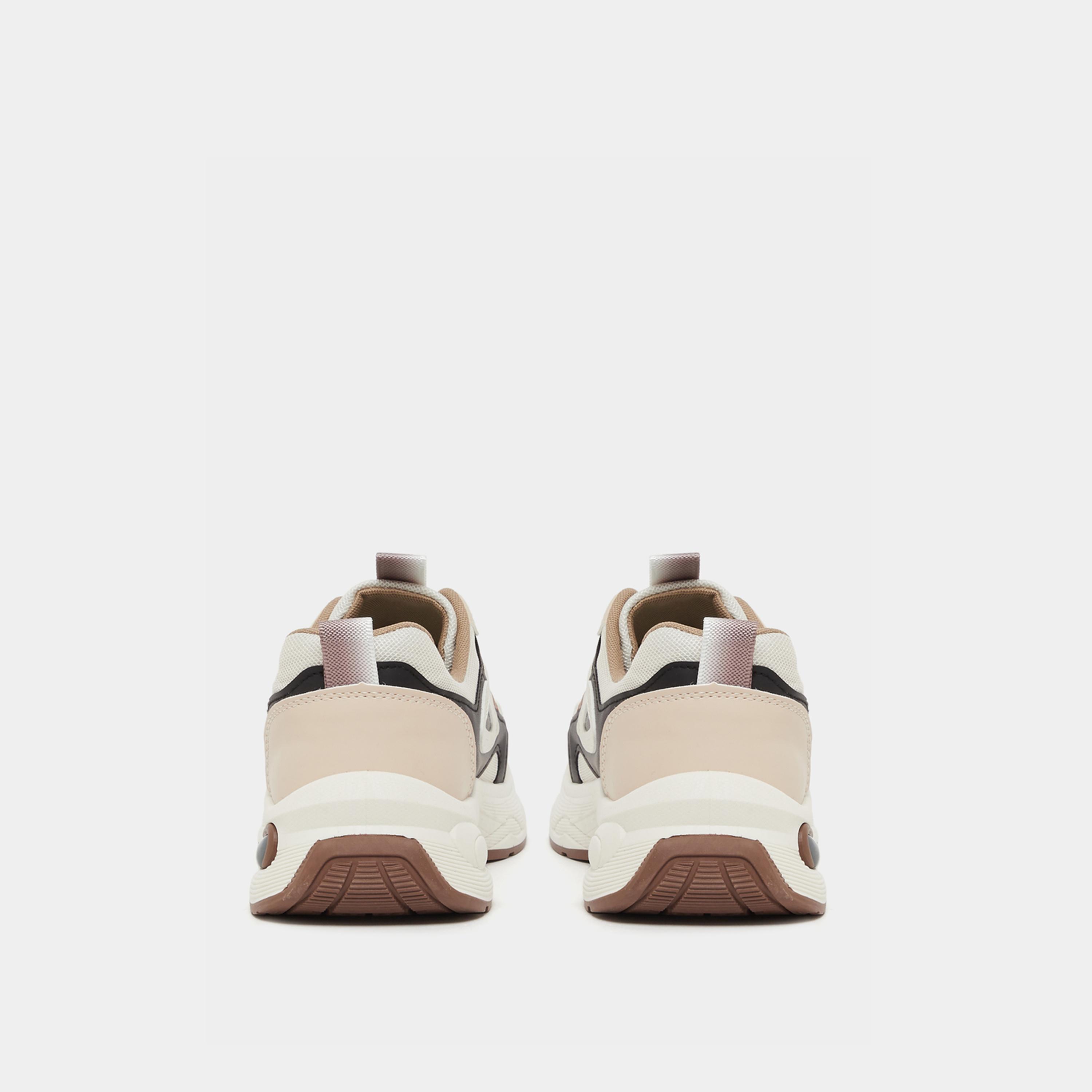 حذاء سنيكرز بنعل شانكي وتفاصيل بارزة الملمس-men-shoes-sneakers-image-4