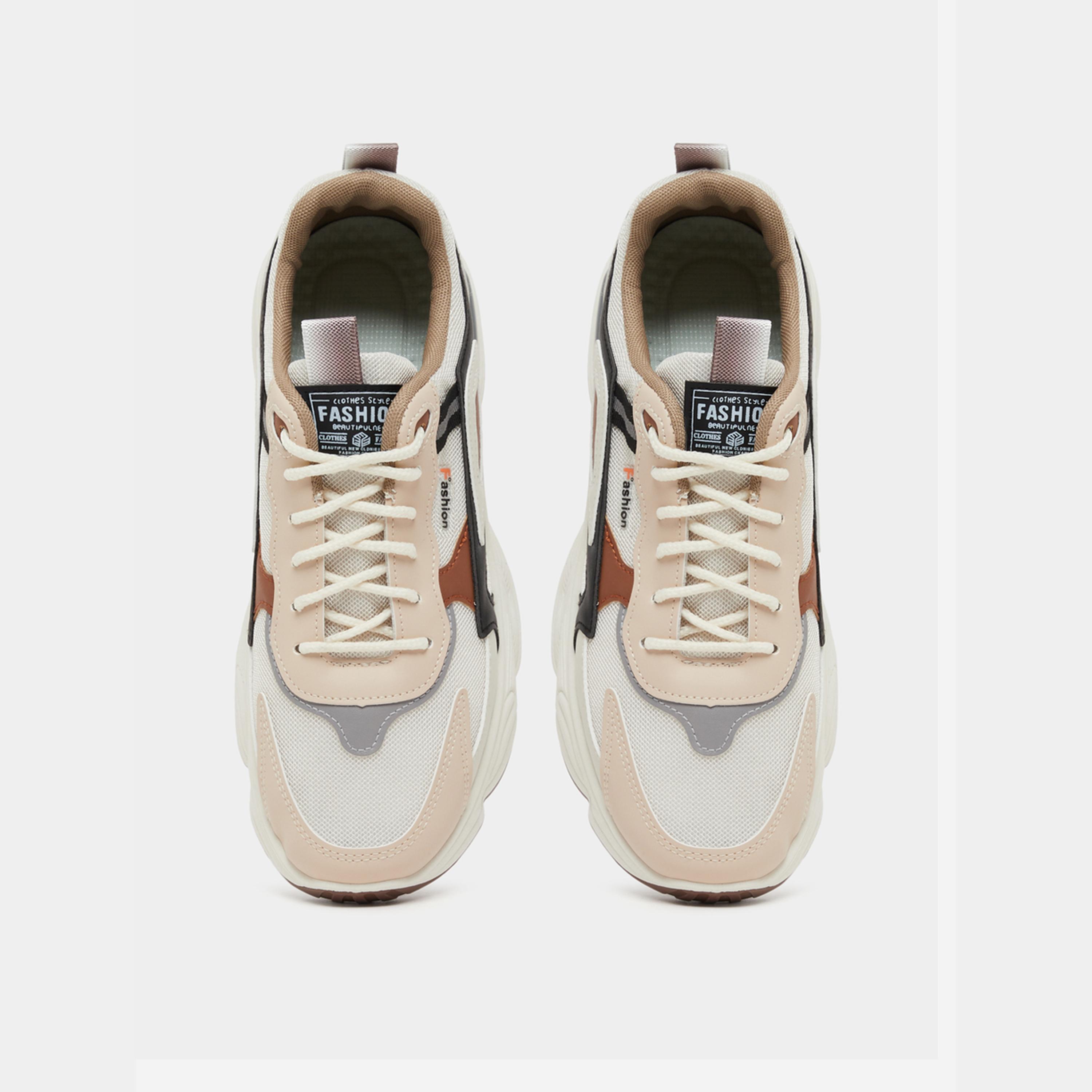 حذاء سنيكرز بنعل شانكي وتفاصيل بارزة الملمس-men-shoes-sneakers-image-5