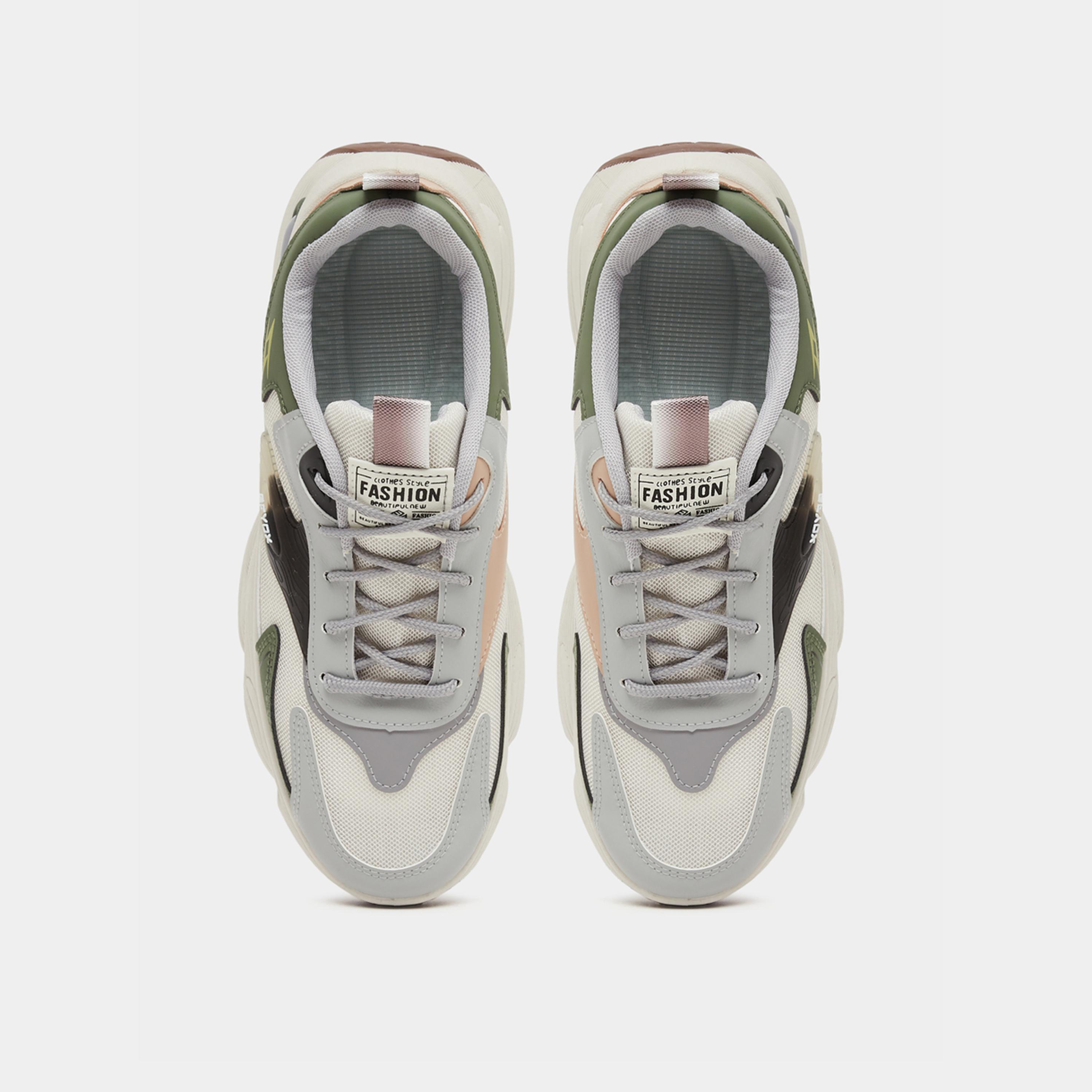 حذاء سنيكرز بنعل شانكي وتفاصيل بارزة الملمس-men-shoes-sneakers-image-5