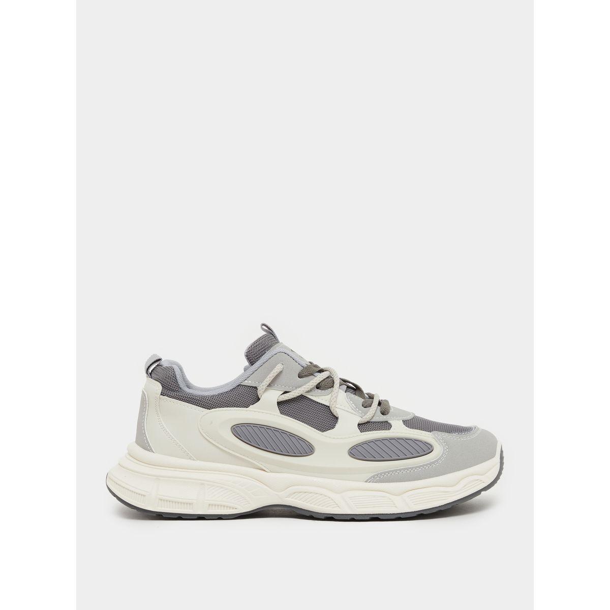 حذاء سنيكرز بنعل شانكي وتفاصيل بارزة الملمس-men-shoes-sneakers-image-1