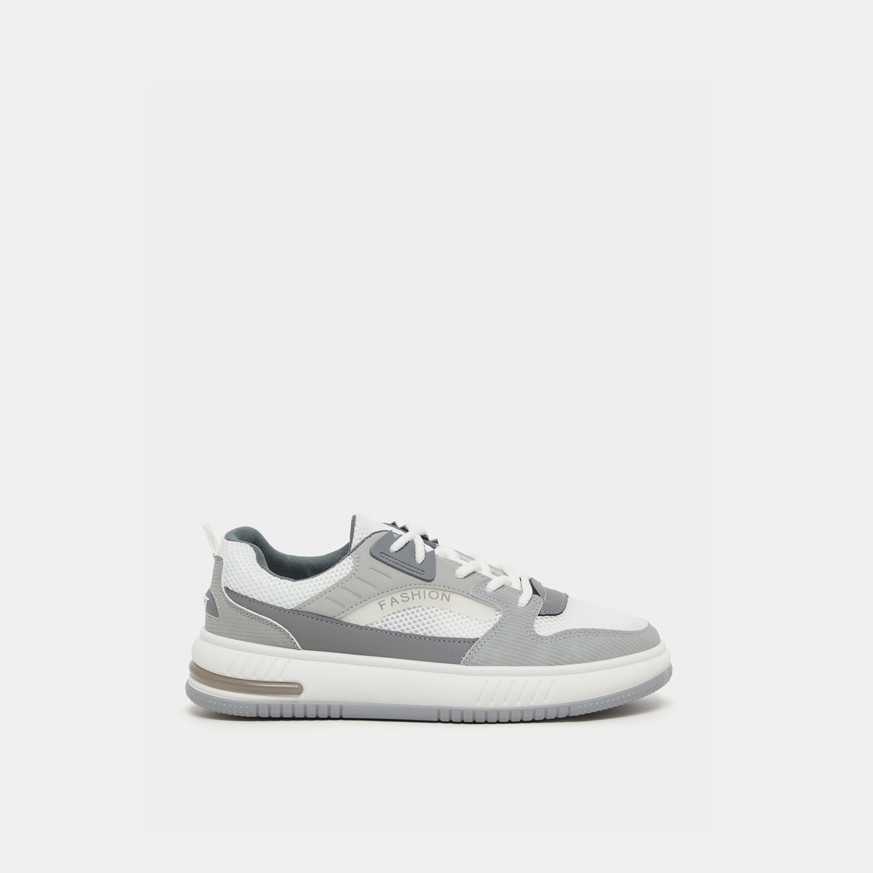 حذاء سنيكرز بنعل شانكي وأربطة للإغلاق-men-shoes-sneakers-image-1