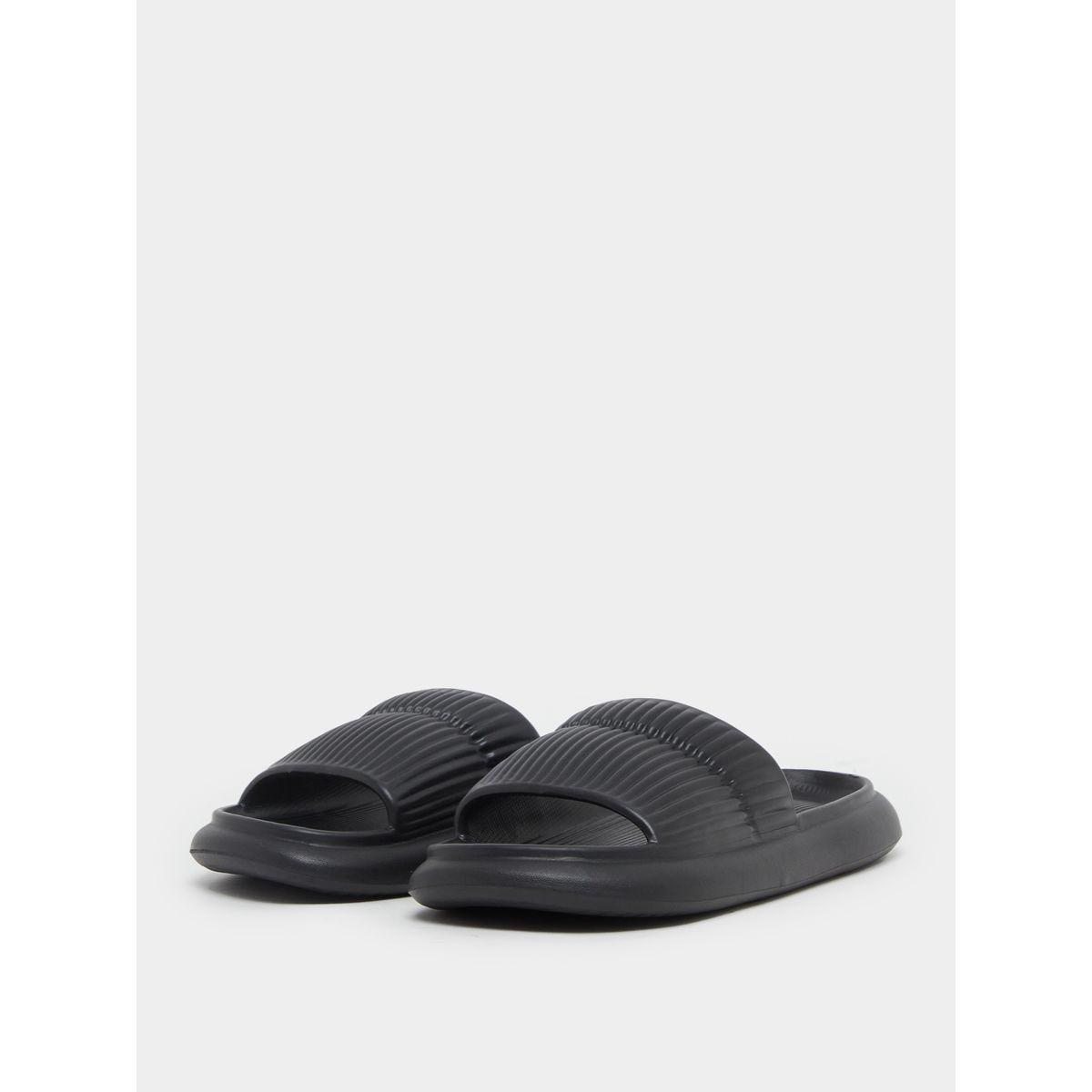 شبشب سهل الارتداء بتفاصيل بارزة الملمس-men-shoes-flipflopsandslides-image-2