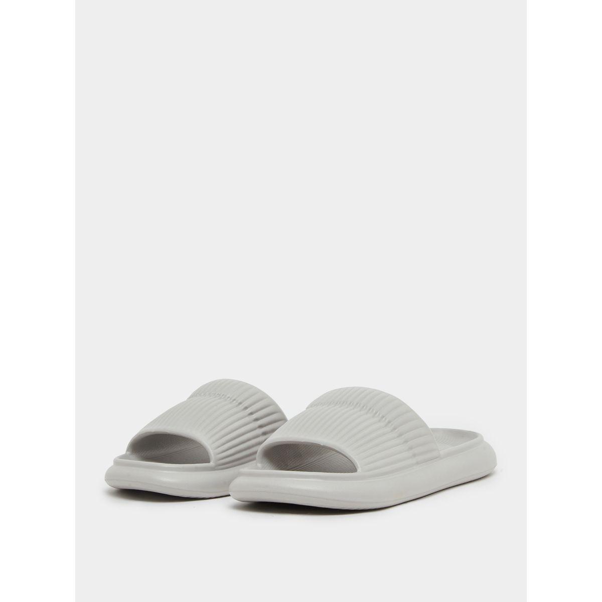 شبشب سهل الارتداء بتفاصيل بارزة الملمس-men-shoes-flipflopsandslides-image-5