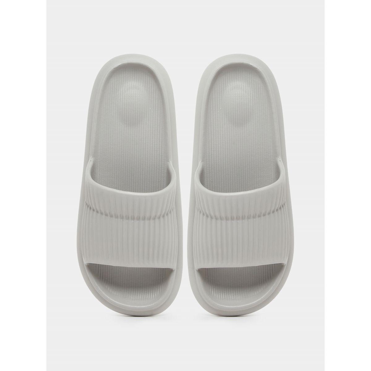 شبشب سهل الارتداء بتفاصيل بارزة الملمس-men-shoes-flipflopsandslides-image-2