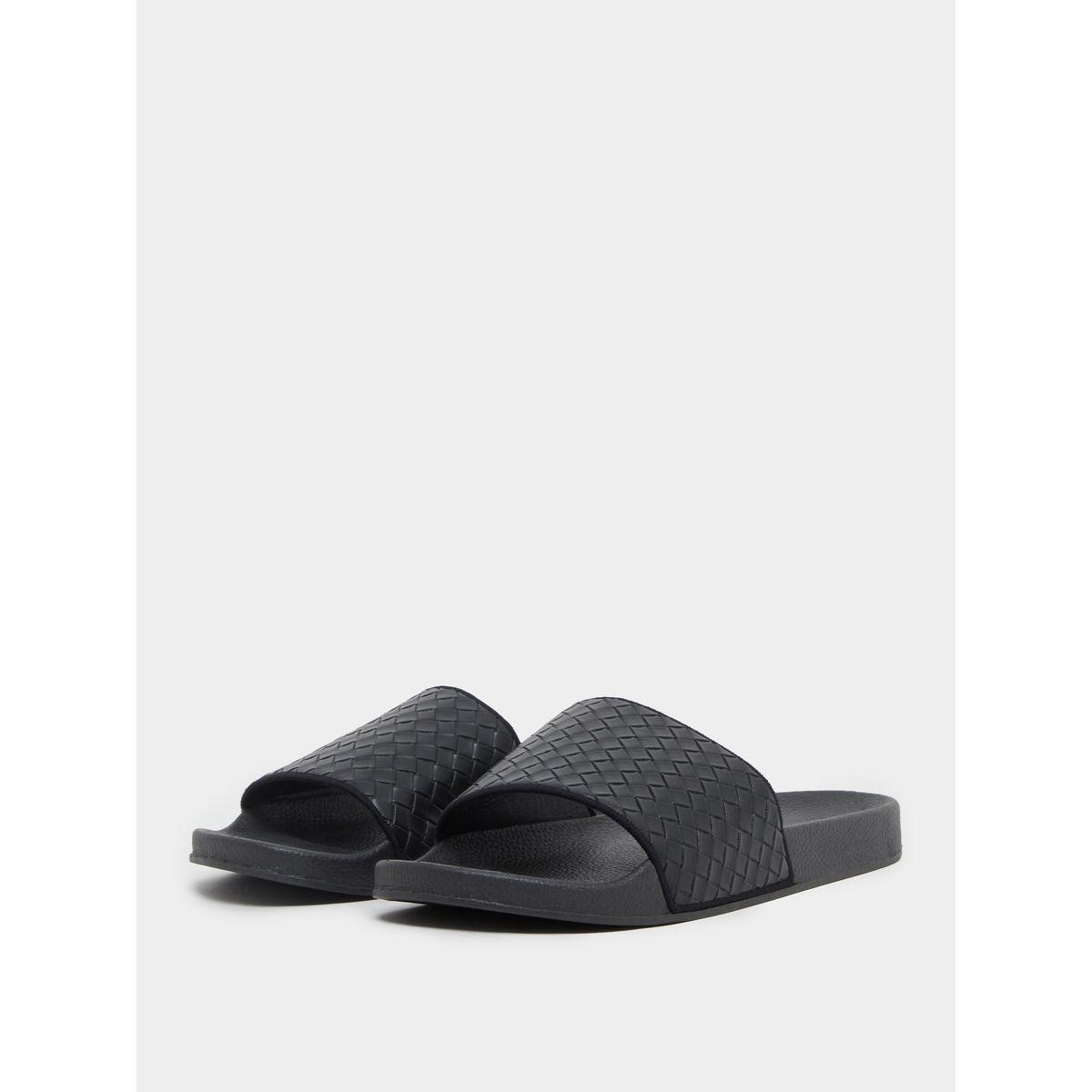 شبشب سهل الارتداء بتفاصيل بارزة الملمس-men-shoes-flipflopsandslides-image-2