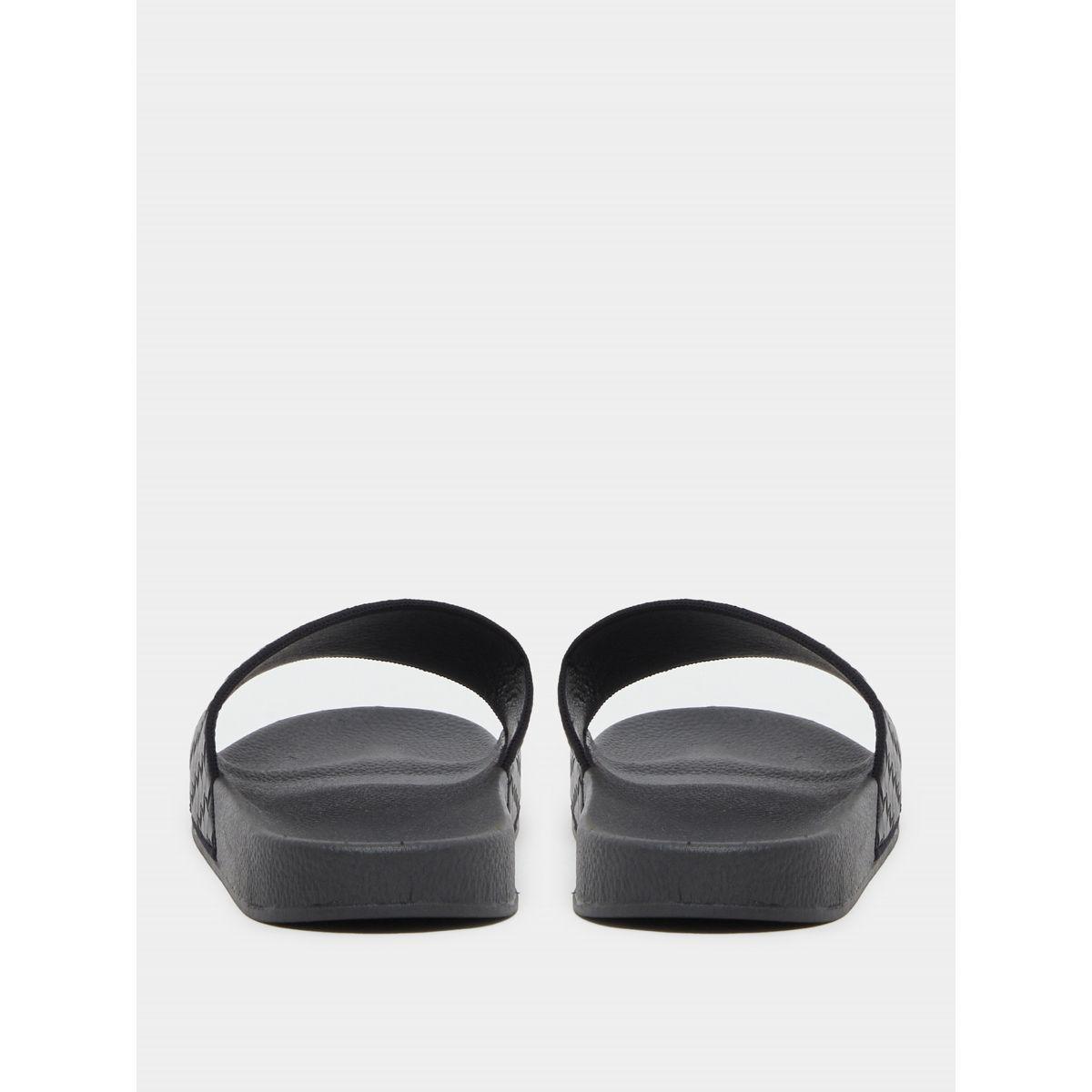 شبشب سهل الارتداء بتفاصيل بارزة الملمس-men-shoes-flipflopsandslides-image-4