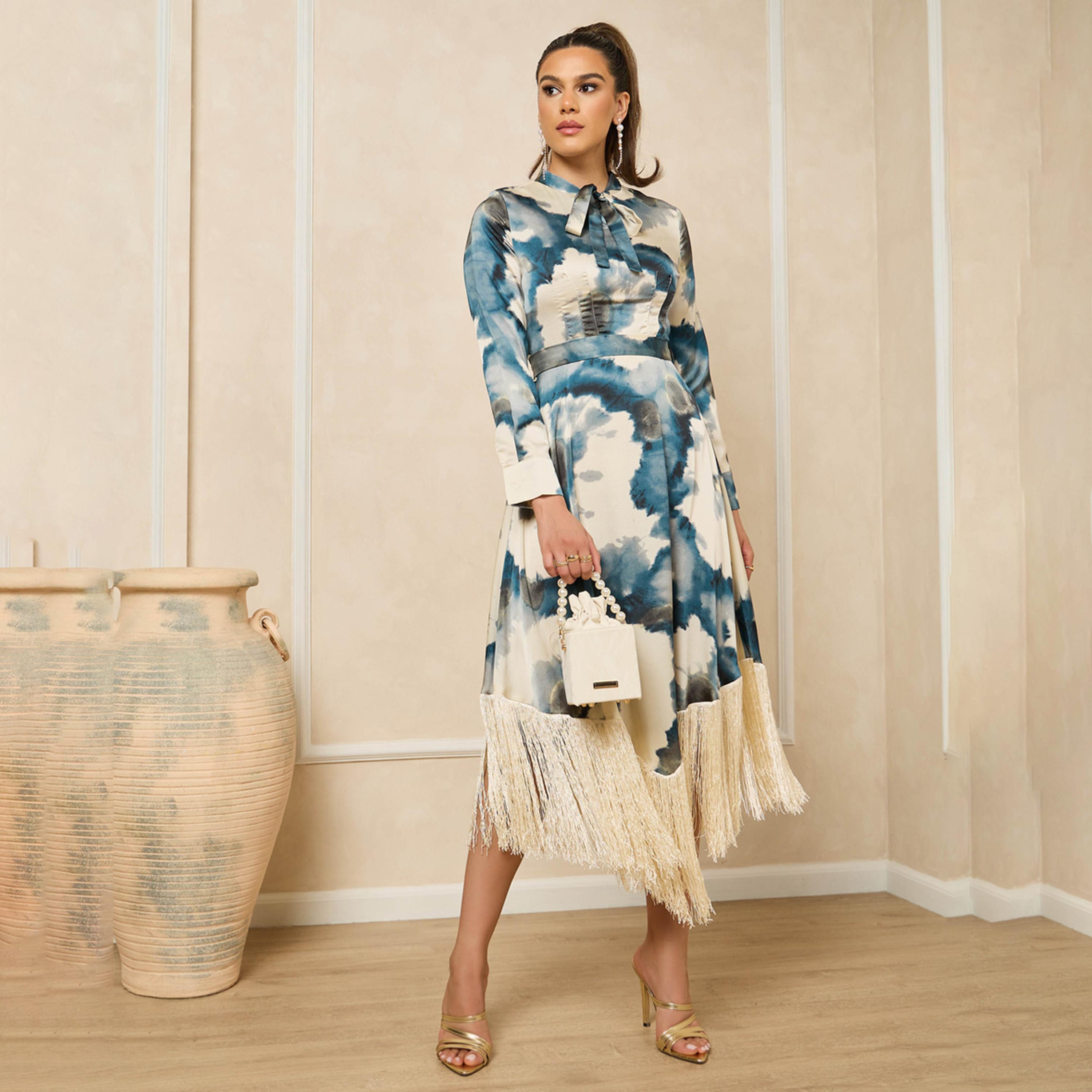 ستايلي - فستان قميص مطبوع متوسط الطول بأكمام طويلة وحافة مزينة بشراشيب-women-clothing-dresses-image-1