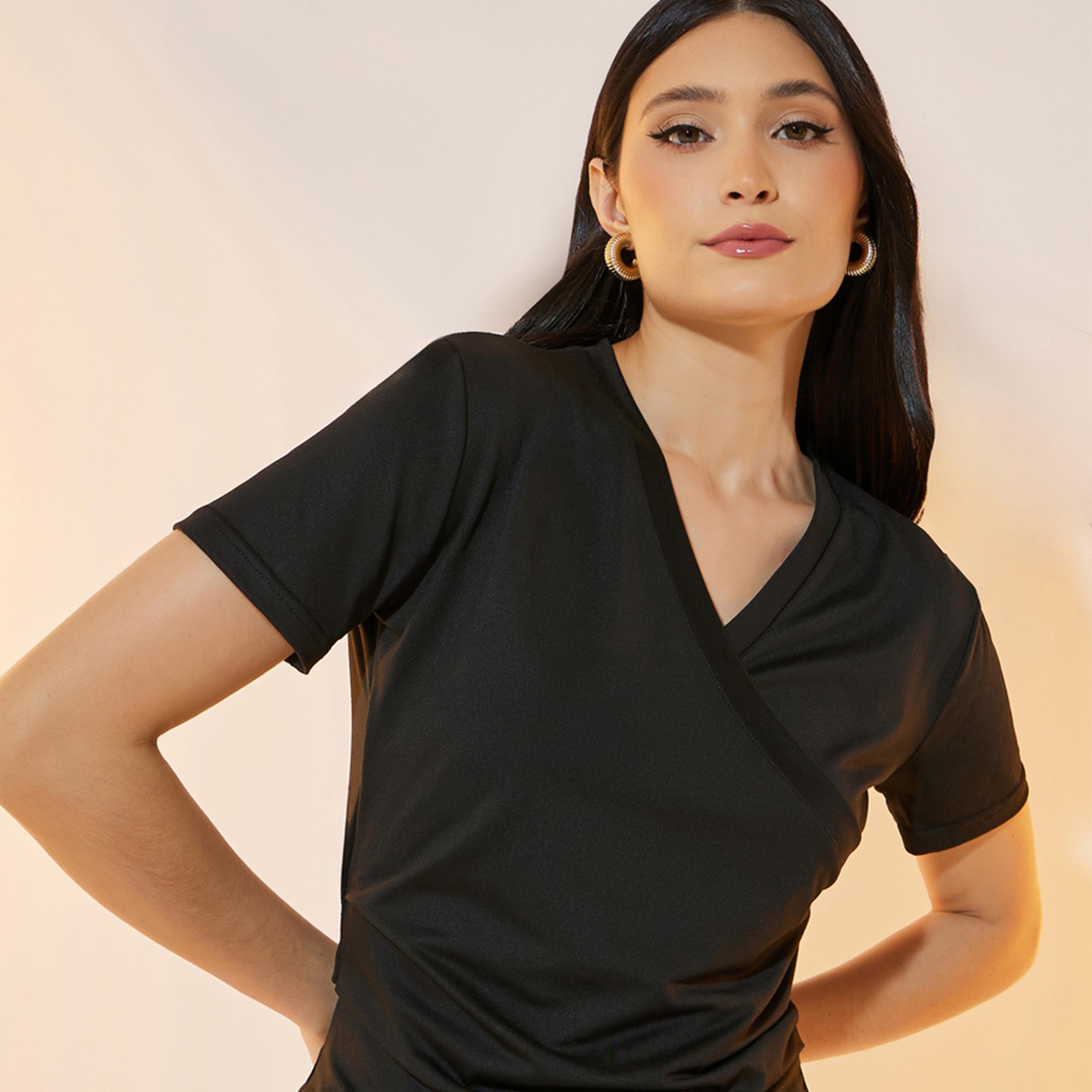 تيشيرت بقصة سليم فت ونمط لف-women-clothing-tshirts-image-1