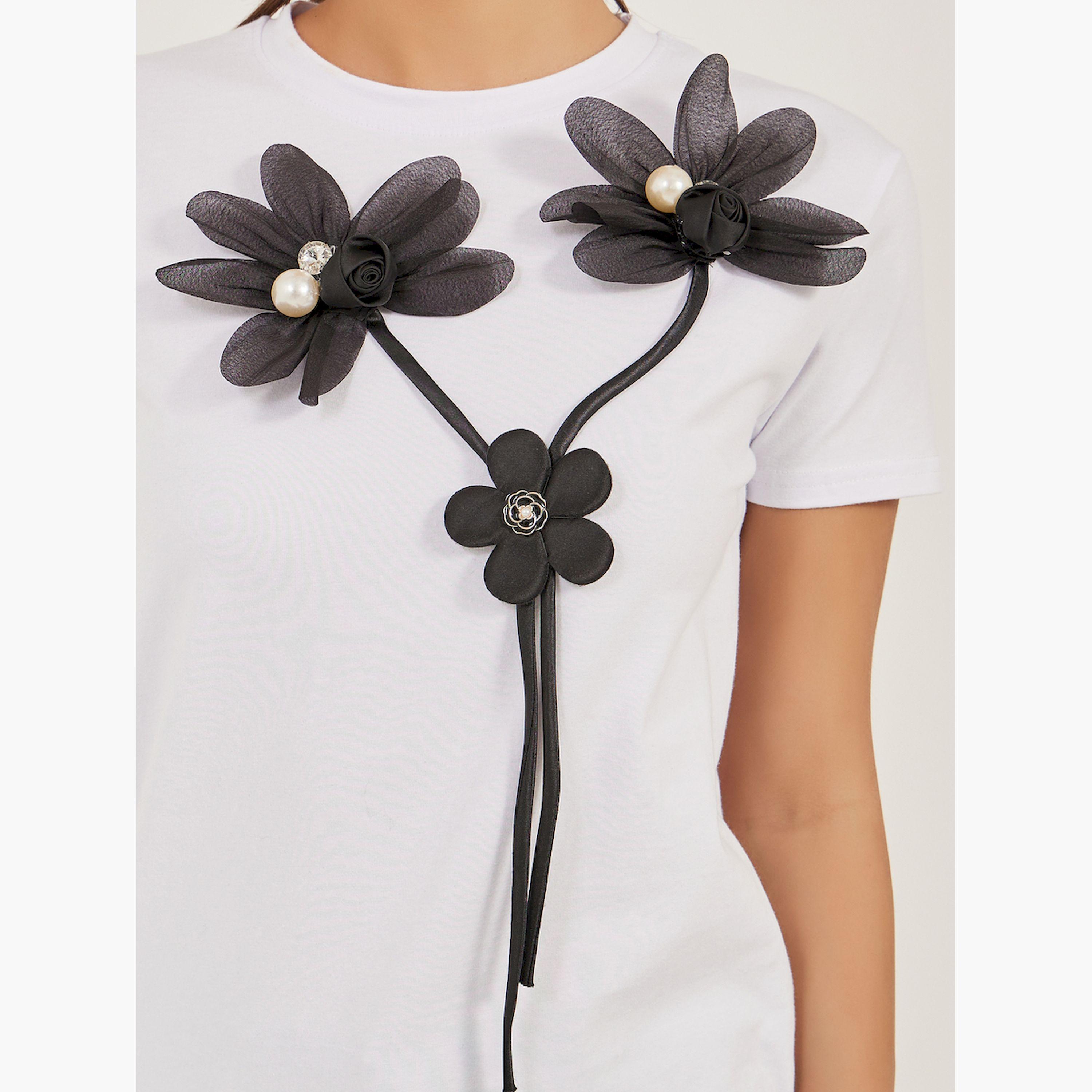 Styli Fitted Short Sleeve Floral Applique T-Shirt-women-clothing-tshirts-image-3