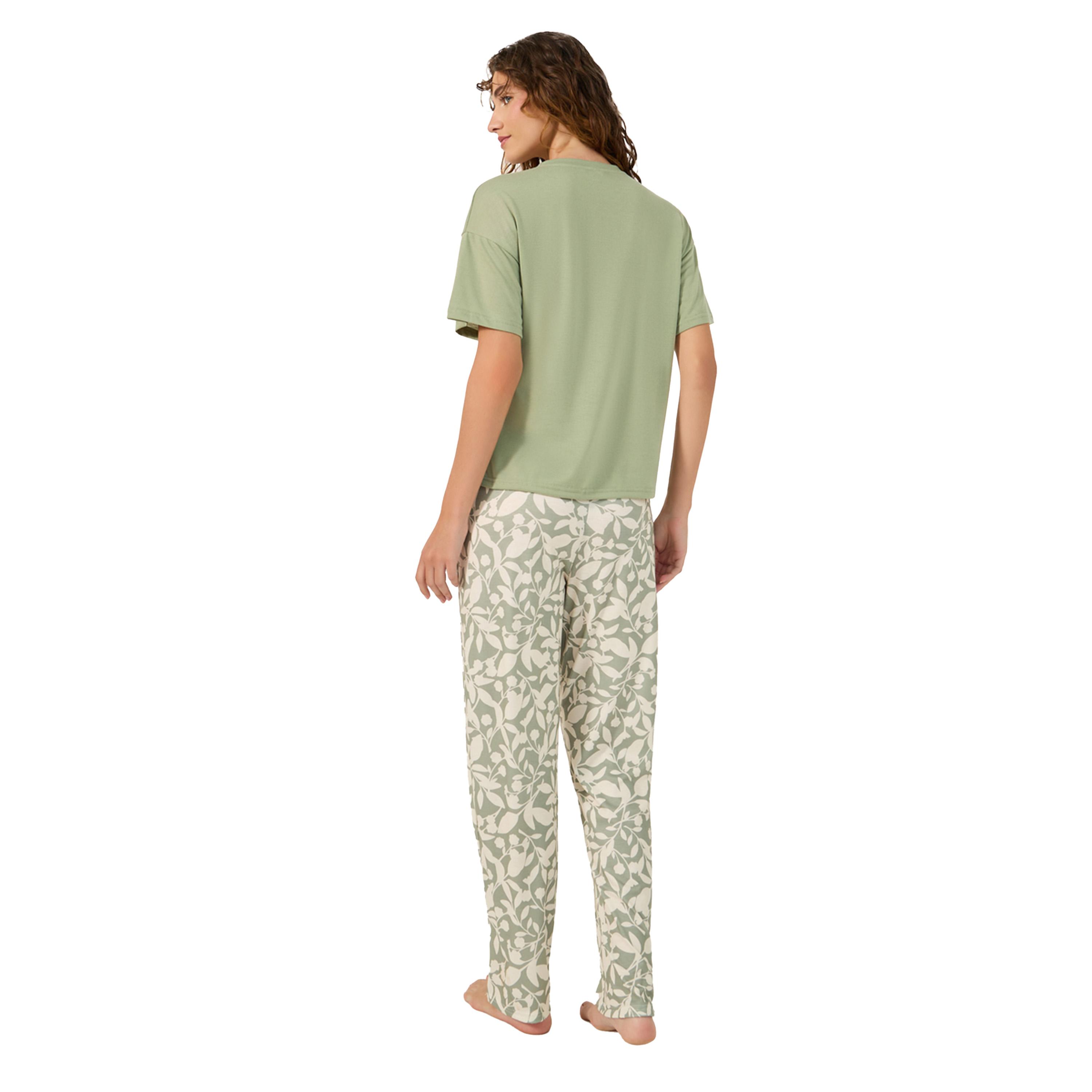 ستايلي -  طقم تي شيرت سادة بكتف منسدل وبنطال بيجاما مطبوع عليه أوراق شجر-women-clothing-nightwear-pyjamas-longsets-image-5