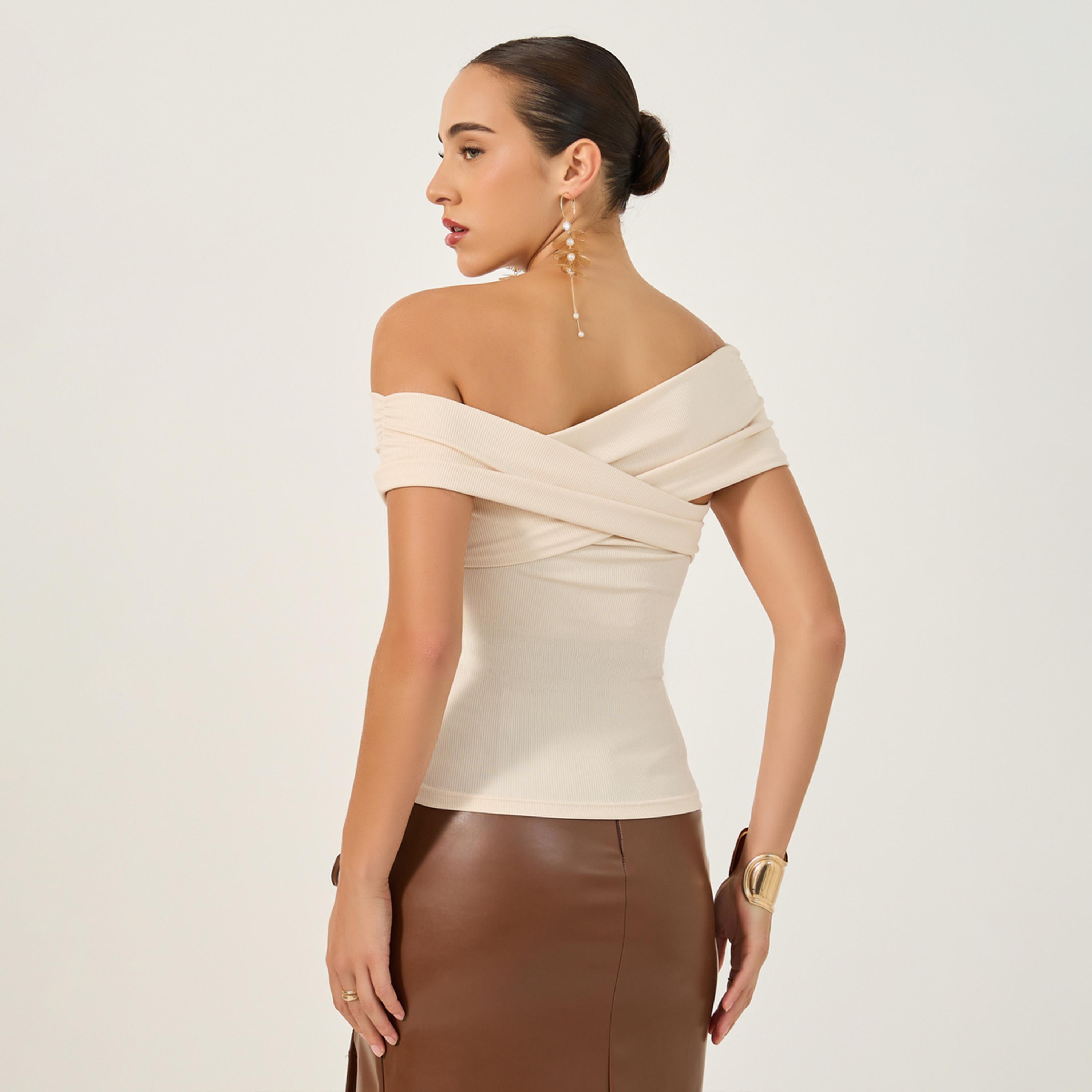 ستايلي - بلوزة سادة مضلعة مكشوفة الكتفين-women-clothing-tshirts-image-4