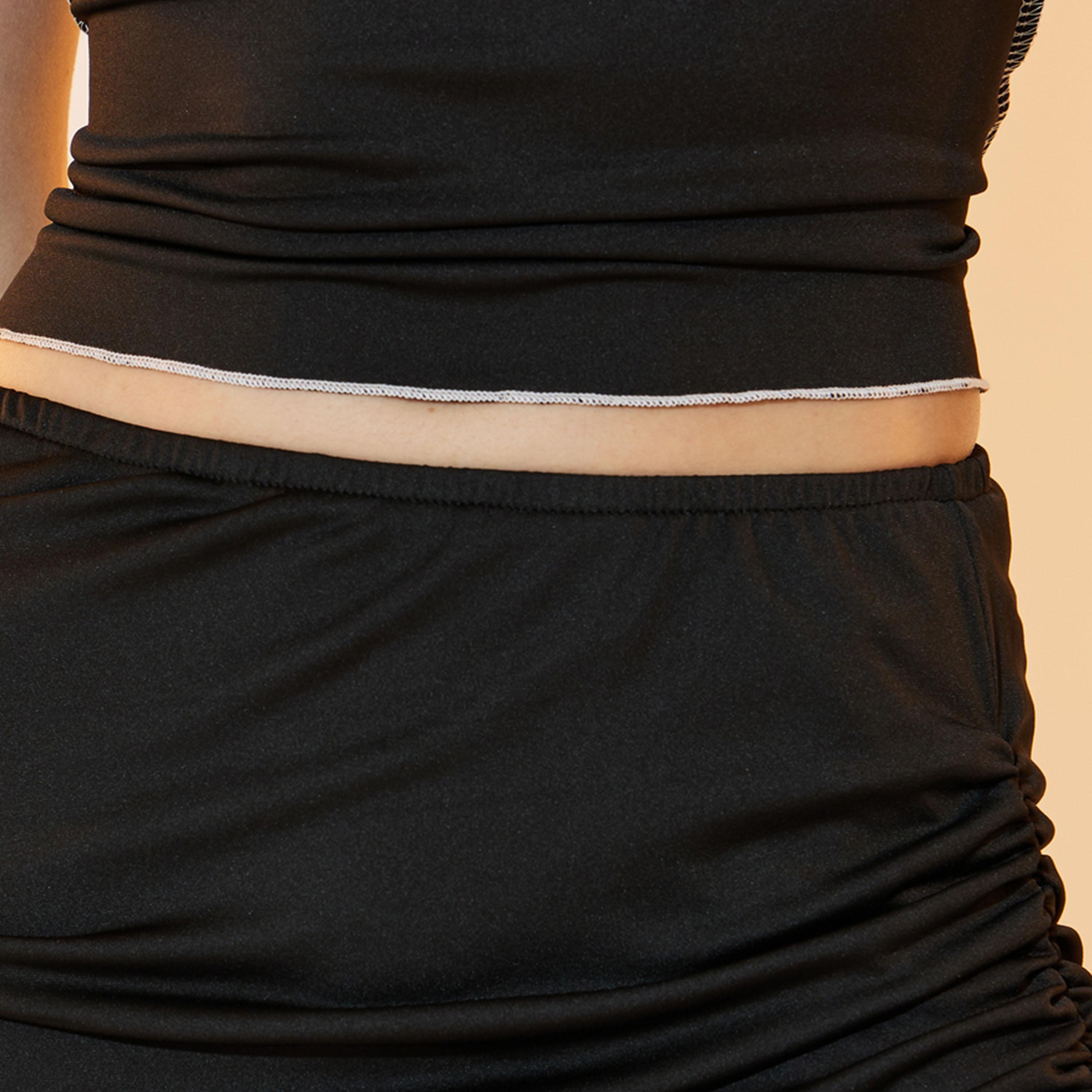 طقم منسق من تنورة ميدي مع بلوزة سادة بياقة عالية-women-clothing-coordsets-image-4
