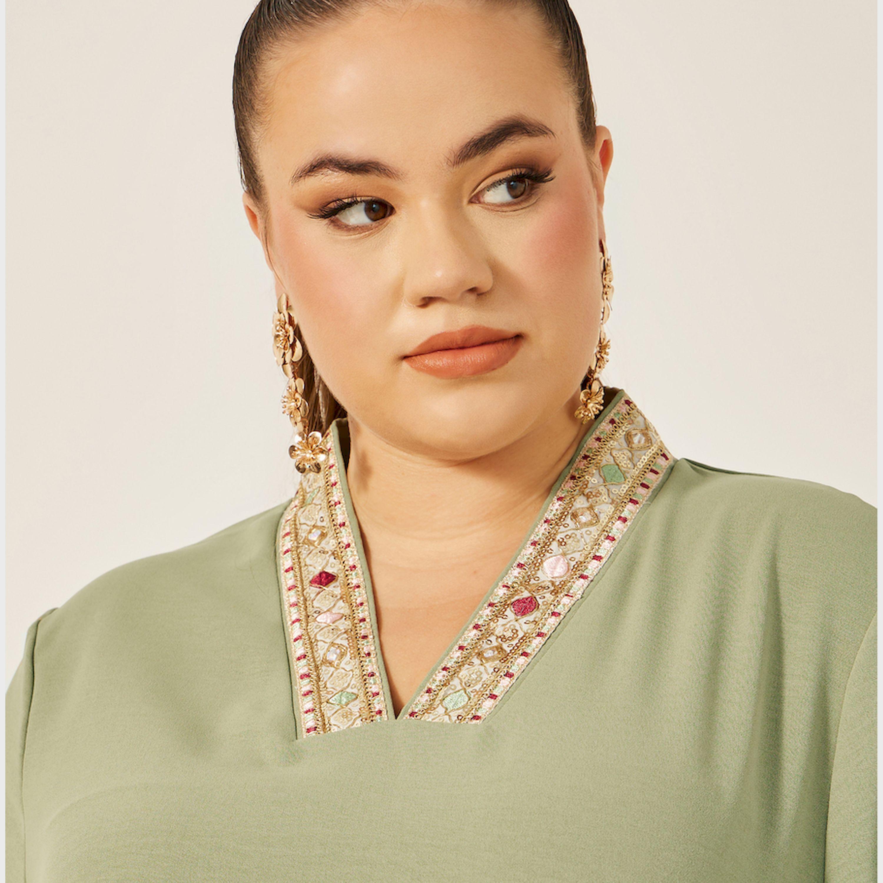 Styli Plus Size Embellished V-Neck Jalabiya-women-arabicclothing-jalabiyas-image-3