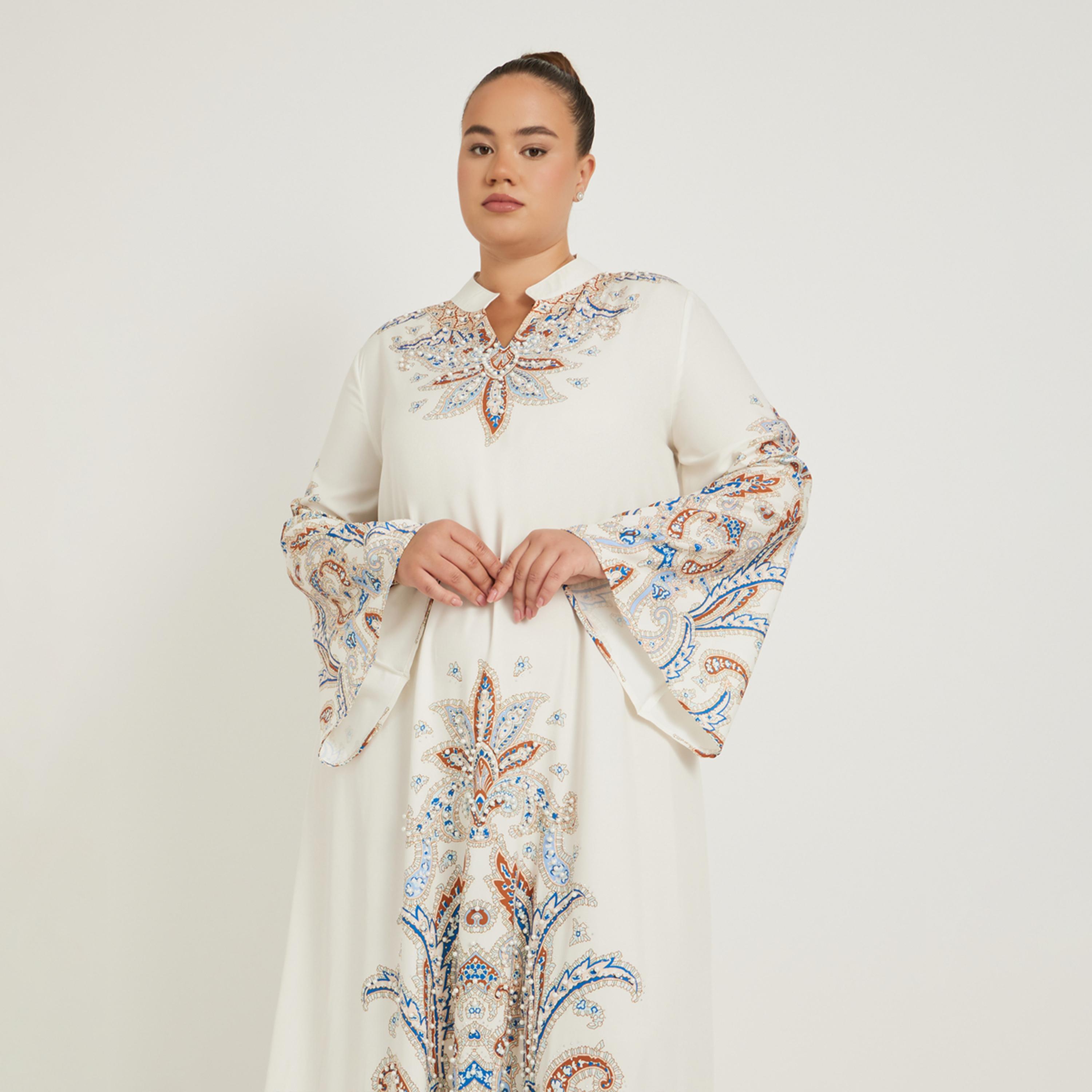 Amirah X Styli Plus Size Stand Collar Printed A-Line Jalabiya with Embellished Detail-women-arabicclothing-jalabiyas-image-3