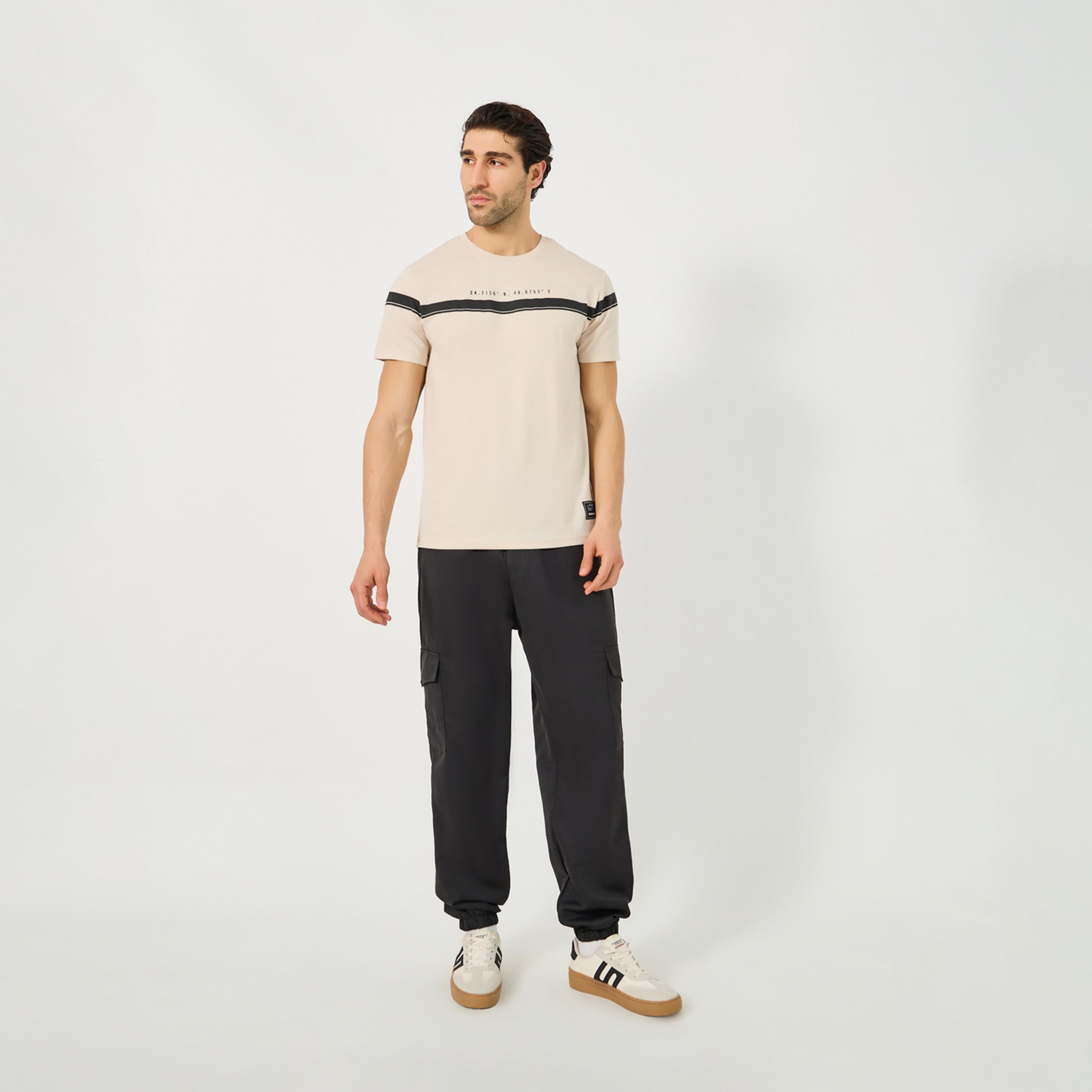 ستايلي - بنطال كارجو بقصّة سليم وحزام خصر متوسط الارتفاع-men-clothing-sportswearandactivewear-bottoms-image-2