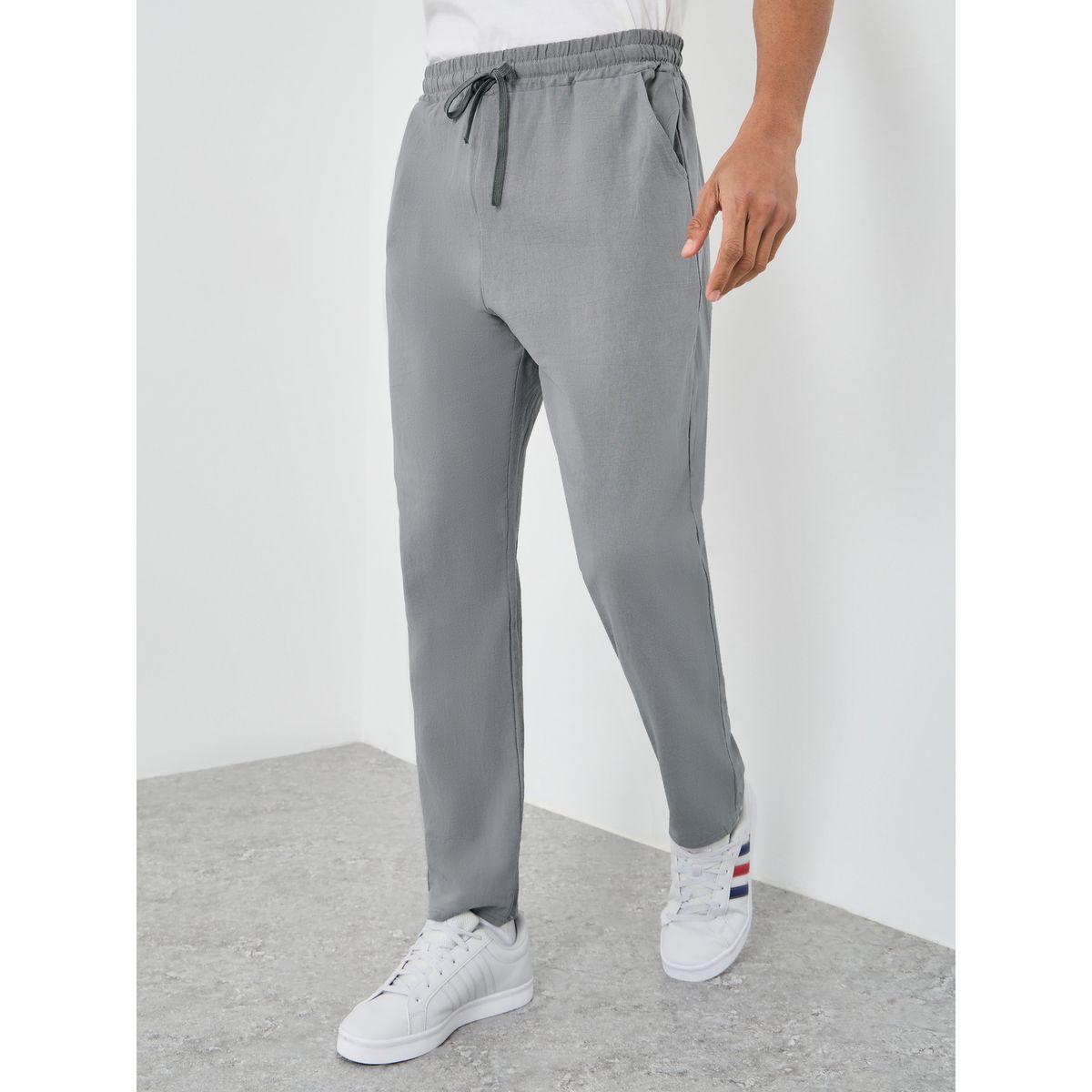بنطال محبوك بقصة مريحة وتفاصيل أربطة-men-clothing-bottoms-joggers-image-1