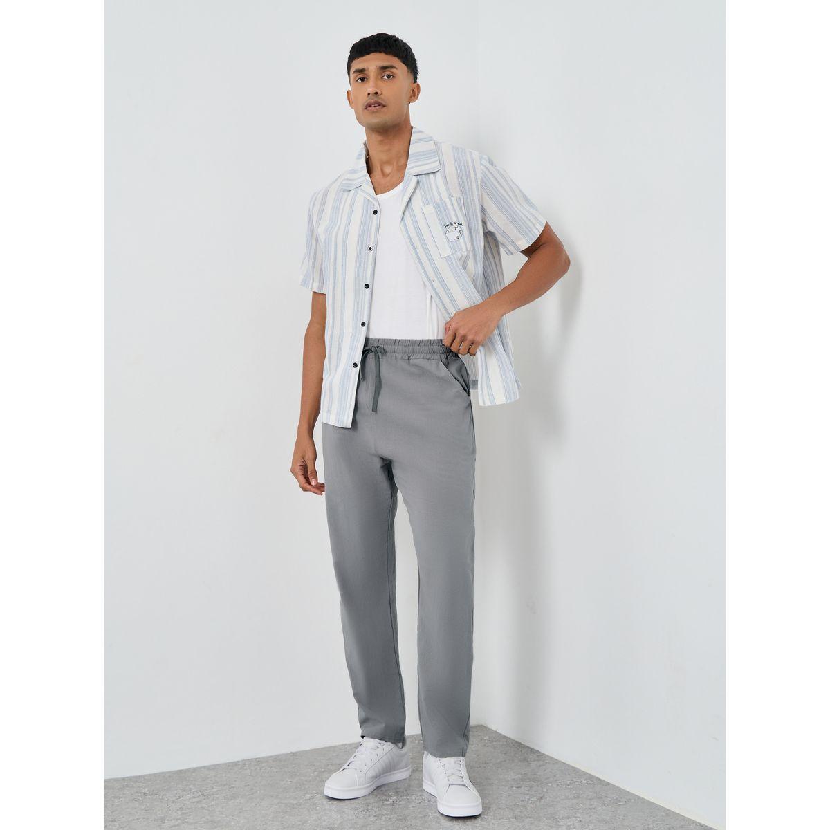 بنطال محبوك بقصة مريحة وتفاصيل أربطة-men-clothing-bottoms-joggers-image-2