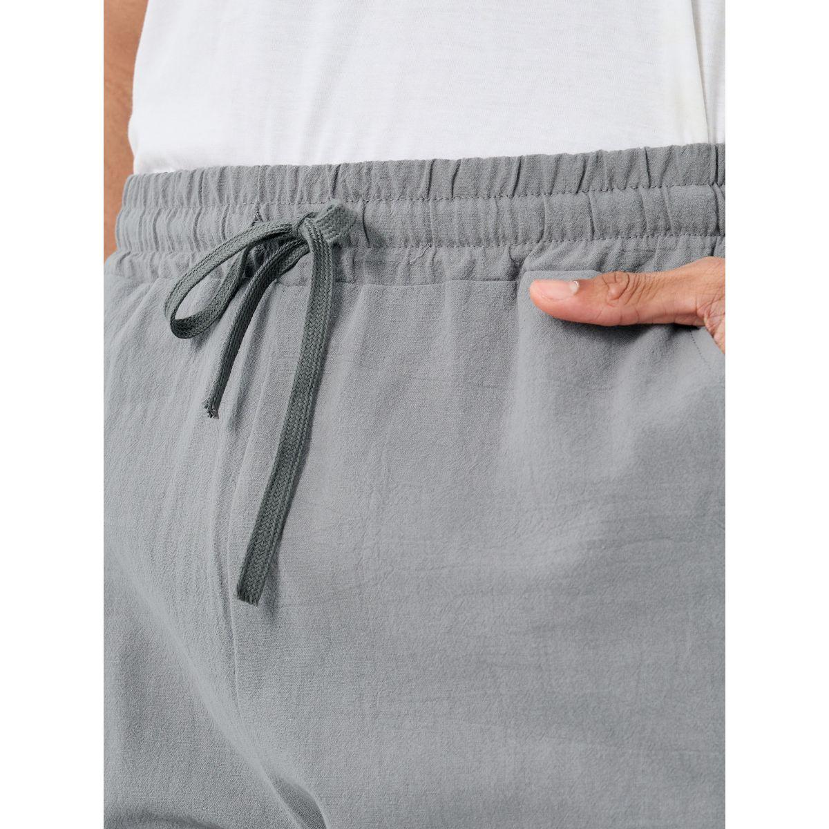 بنطال محبوك بقصة مريحة وتفاصيل أربطة-men-clothing-bottoms-joggers-image-3