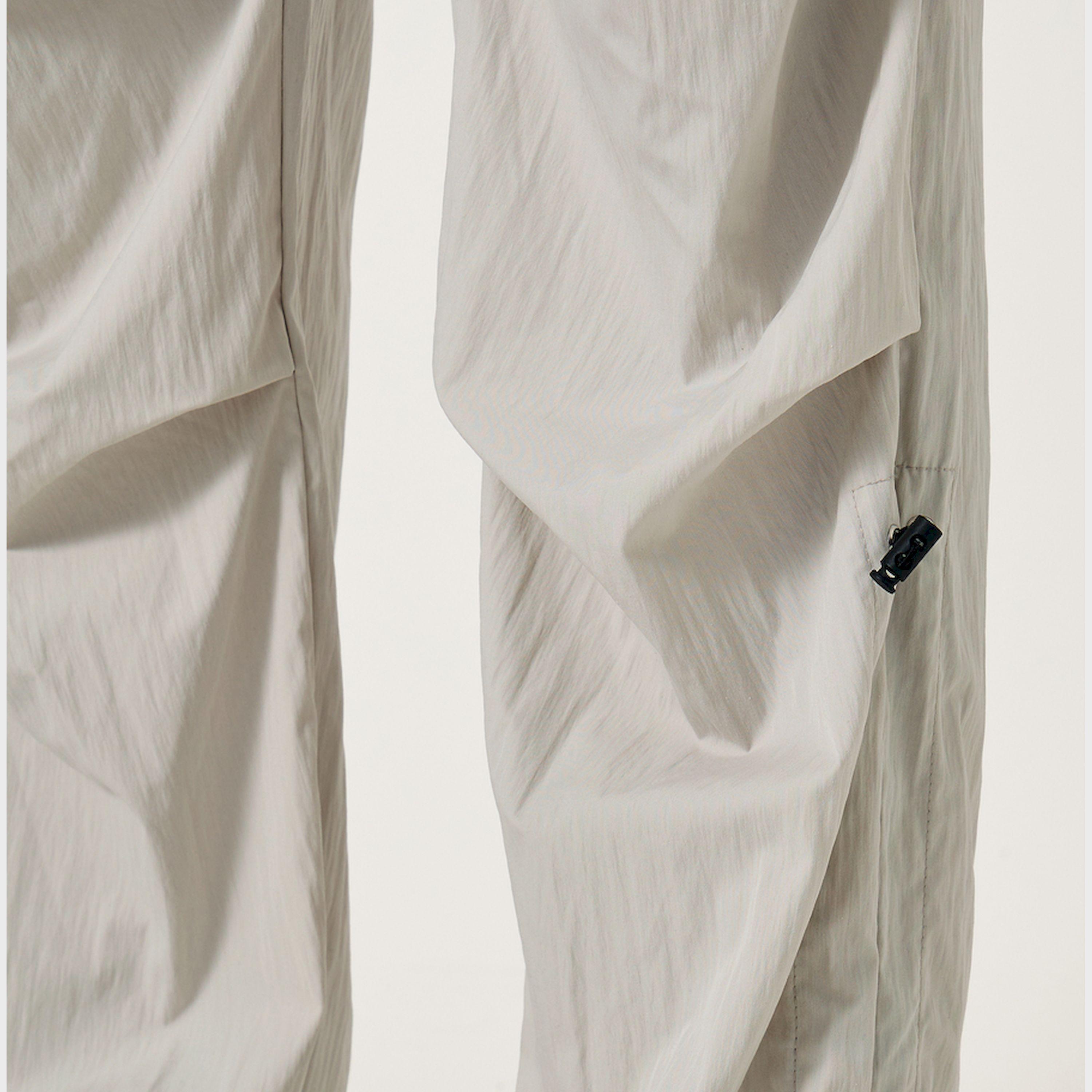ستايلي - بنطال باراشوت كبير الحجم مع رباط-men-clothing-bottoms-jeans-image-2