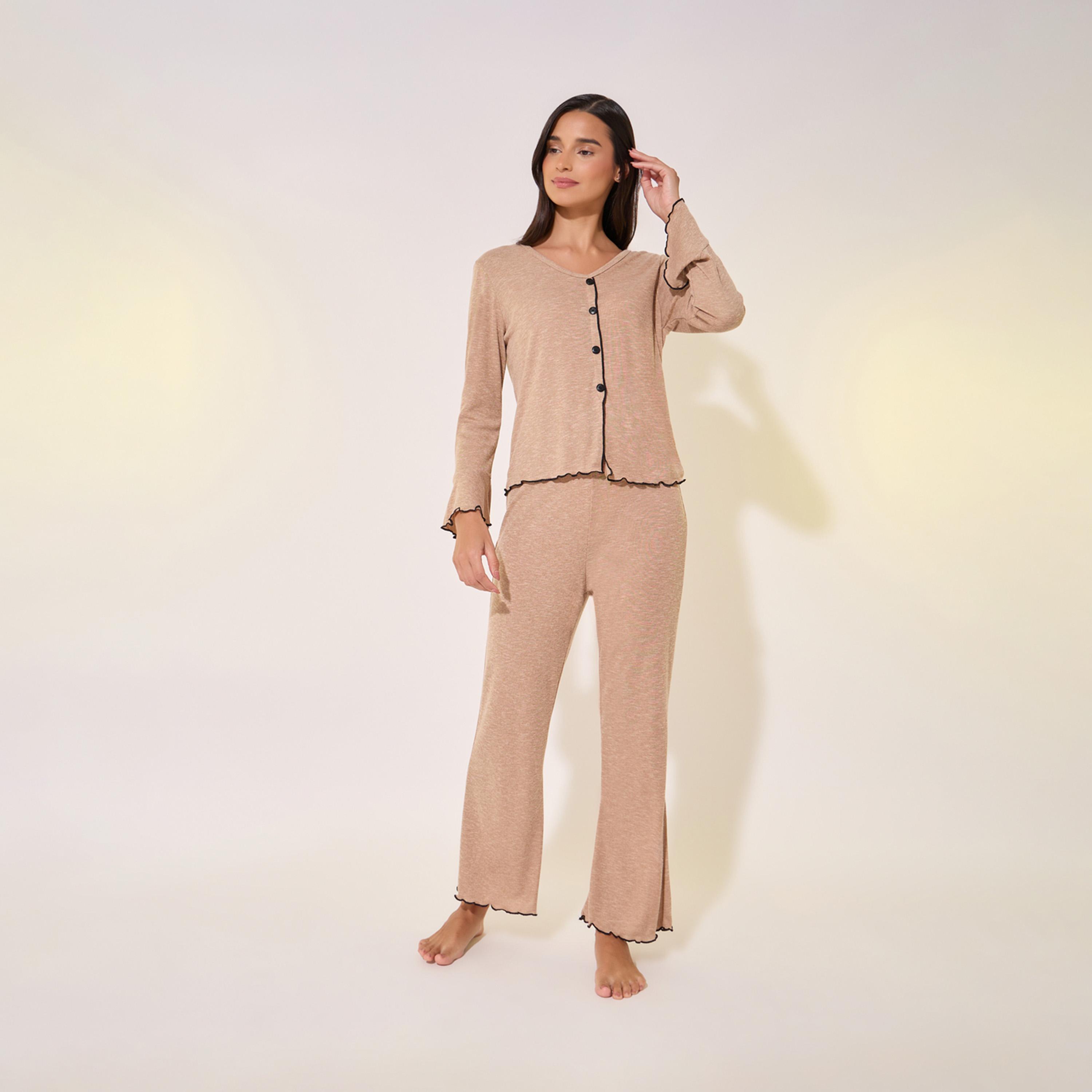 طقم من بنطال بيجاما وبلوزة بتفاصيل أزرار-women-clothing-nightwear-pyjamas-longsets-image-1
