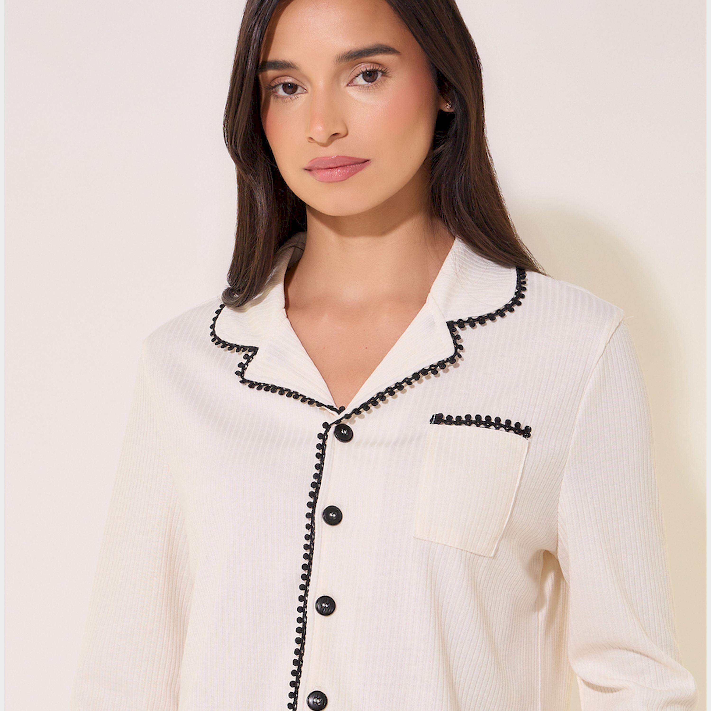 طقم بيجاما من بنطال وبلوزة بتفاصيل مُتباينة-women-clothing-nightwear-pyjamas-longsets-image-3