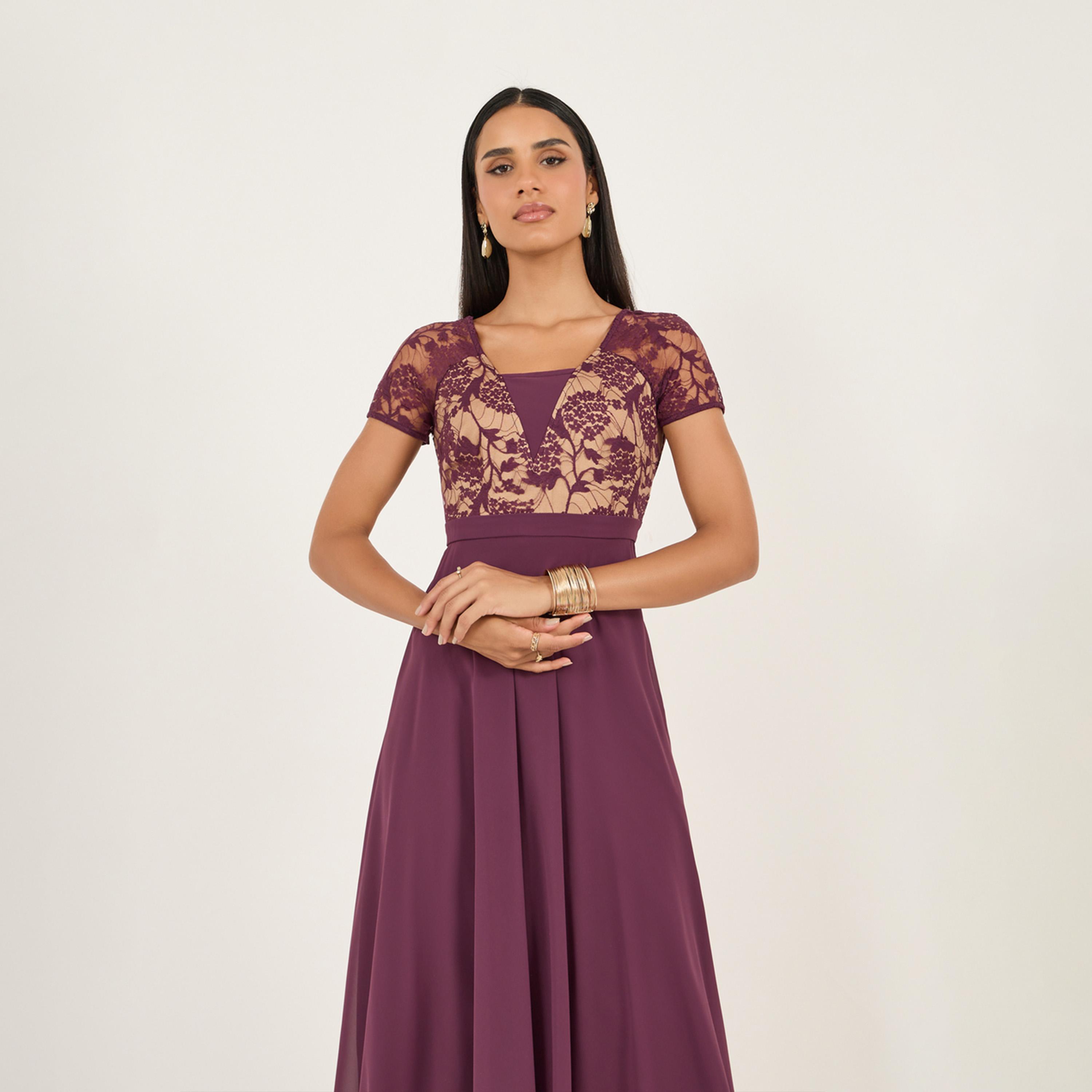 ستايلي - فستان ماكسي بقصّة A مع رقبة مربعة وإضافات من الدانتيل-women-clothing-dresses-image-3