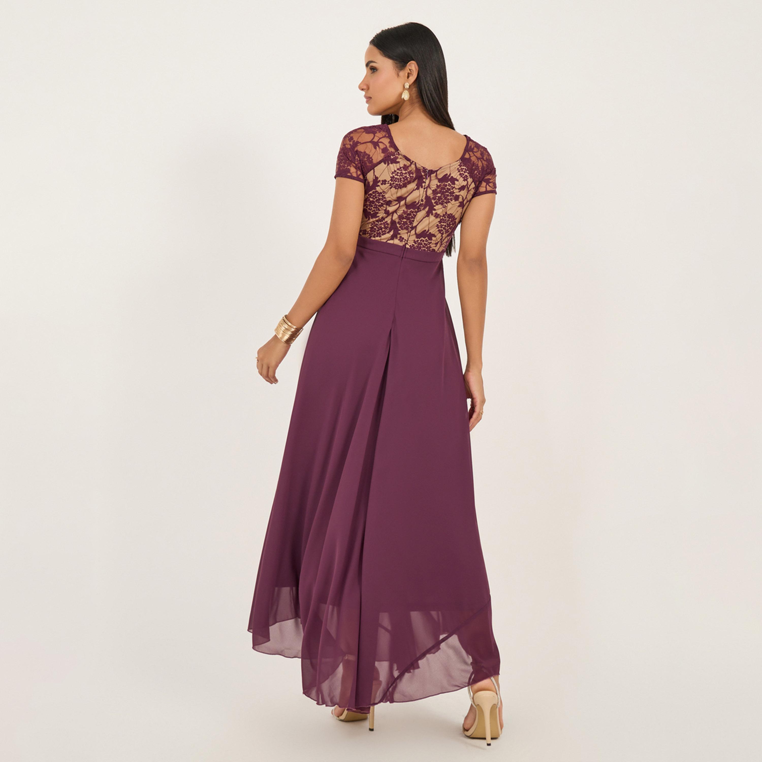 ستايلي - فستان ماكسي بقصّة A مع رقبة مربعة وإضافات من الدانتيل-women-clothing-dresses-image-5