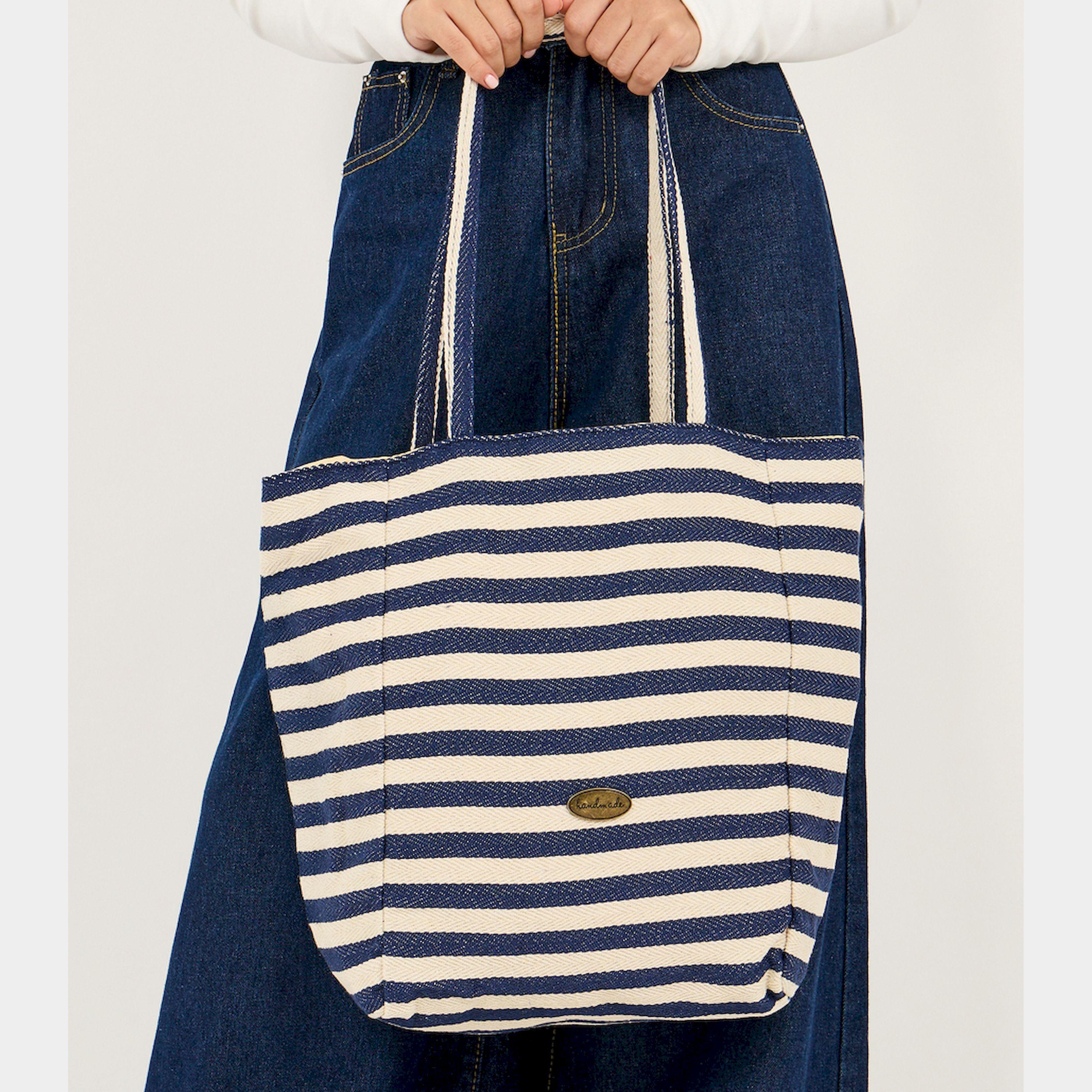 ستايلي - حقيبة تسوق مخططة مزينة برقعة معدنية-women-bagsandwallets-handbags-image-3