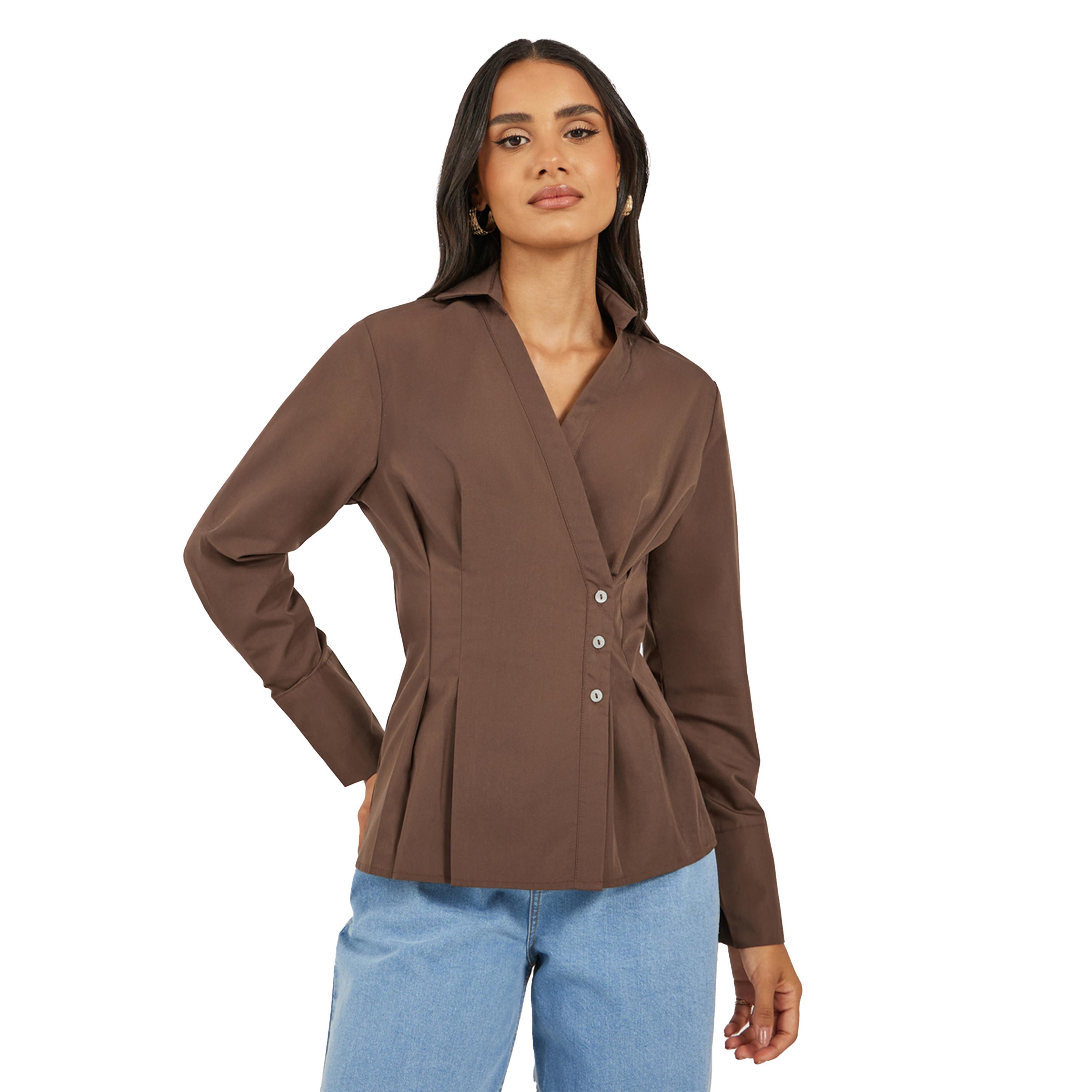 ستايلي -  قميص نسائي بني سادة بقصّة عادية وثنيات-women-clothing-shirtsandblouses-shirts-image-1