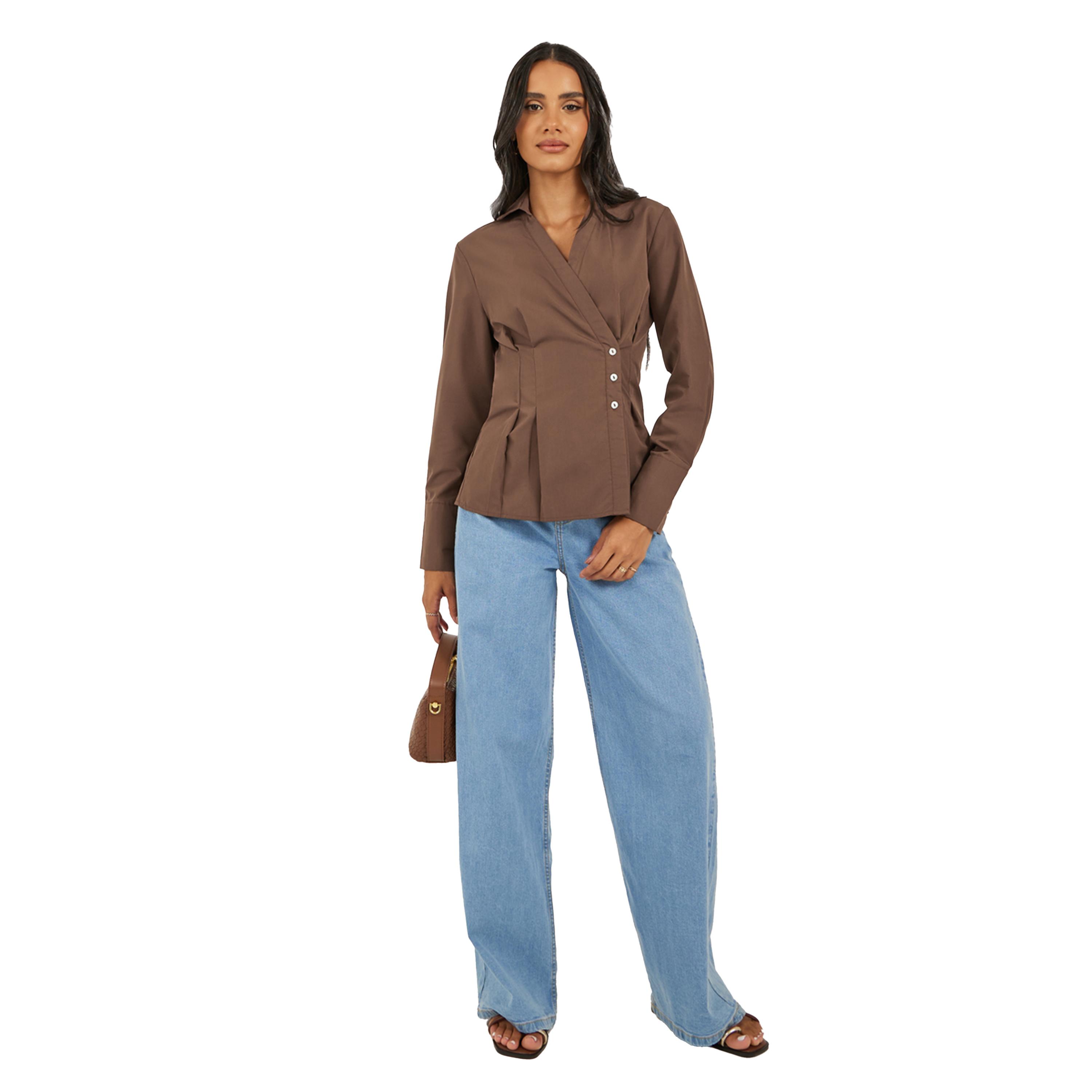ستايلي -  قميص نسائي بني سادة بقصّة عادية وثنيات-women-clothing-shirtsandblouses-shirts-image-2