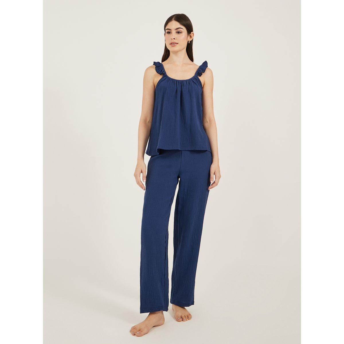 طقم بيجاما من بنطال وبلوزة كامي بتفاصيل كشكش-women-clothing-nightwear-pyjamas-longsets-image-2