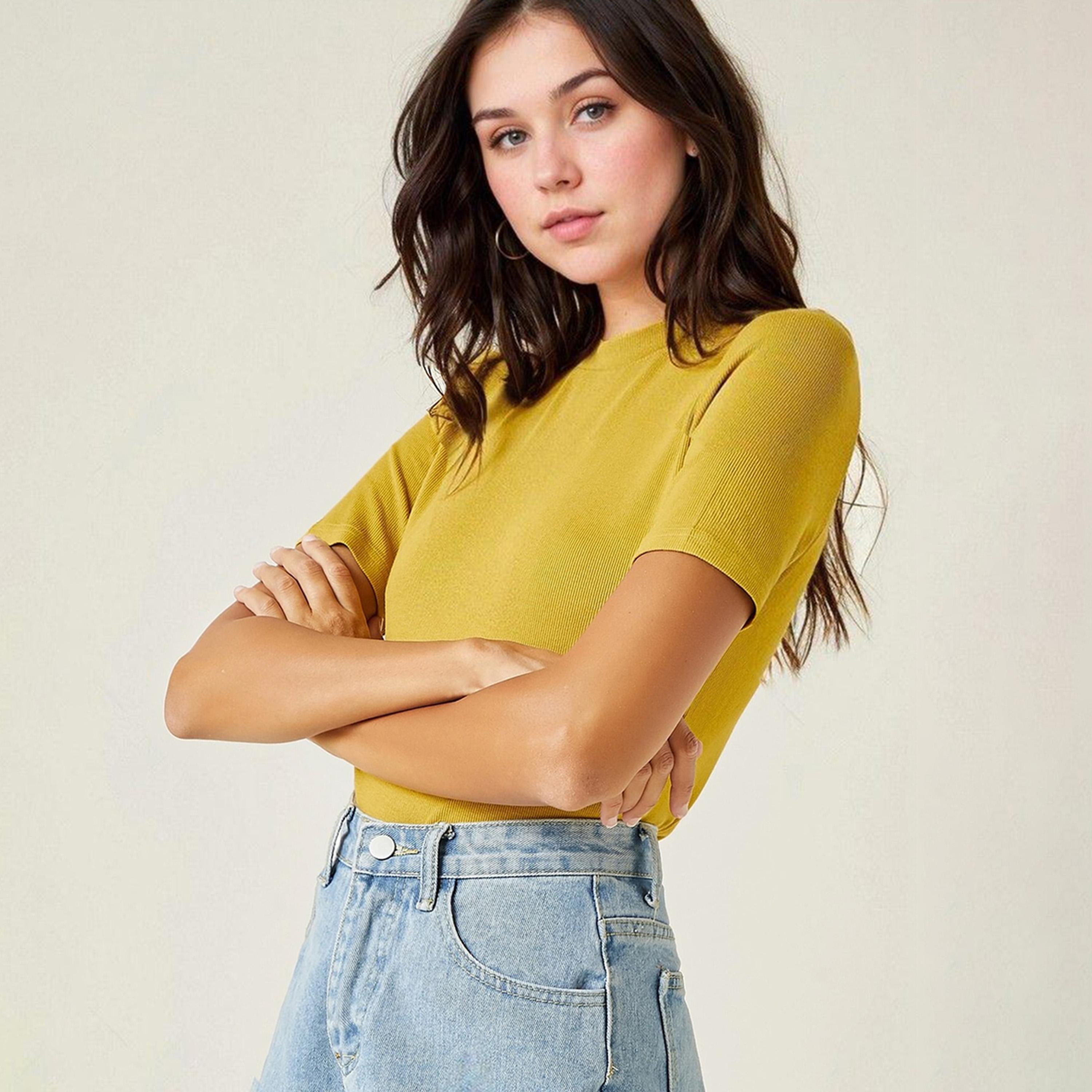 كوتي × ستايلي - تي شيرت نسائي ضيق ومضلع بأكمام قصيرة - الأصفر-women-clothing-tshirts-image-4