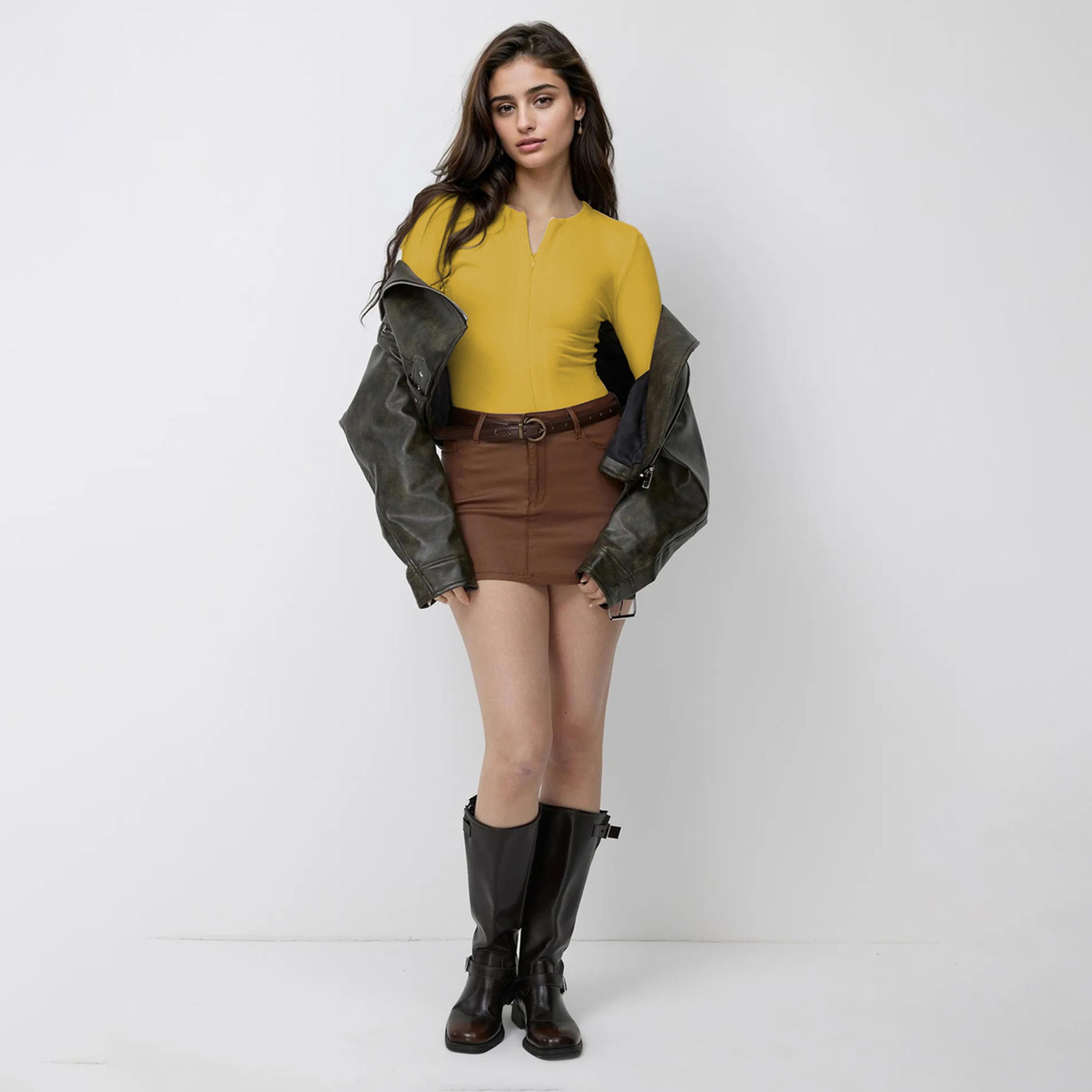كوتي × ستايلي - تي شيرت نسائي ضيق ومضلع بأكمام طويلة ورقبة على شكل حرف V - الأصفر-women-clothing-tshirts-image-2