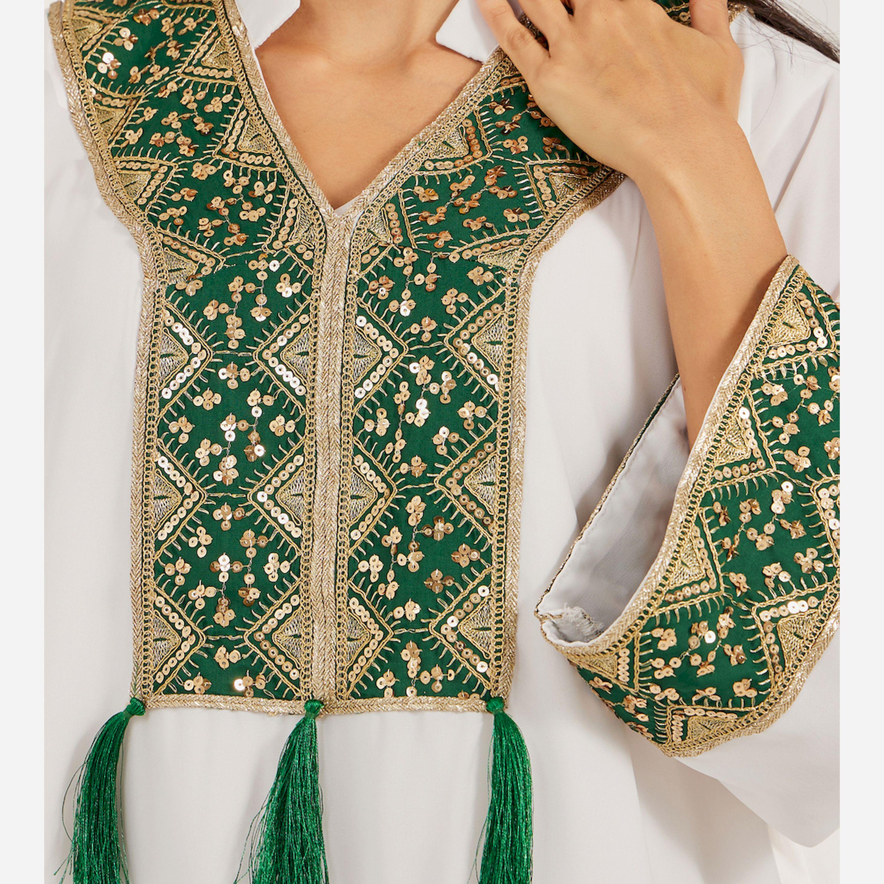 ماكسيم كرييشن × ستايلي - قفطان قماش مع تطريز الترتر وشراشيب-women-arabicclothing-kaftan-image-5