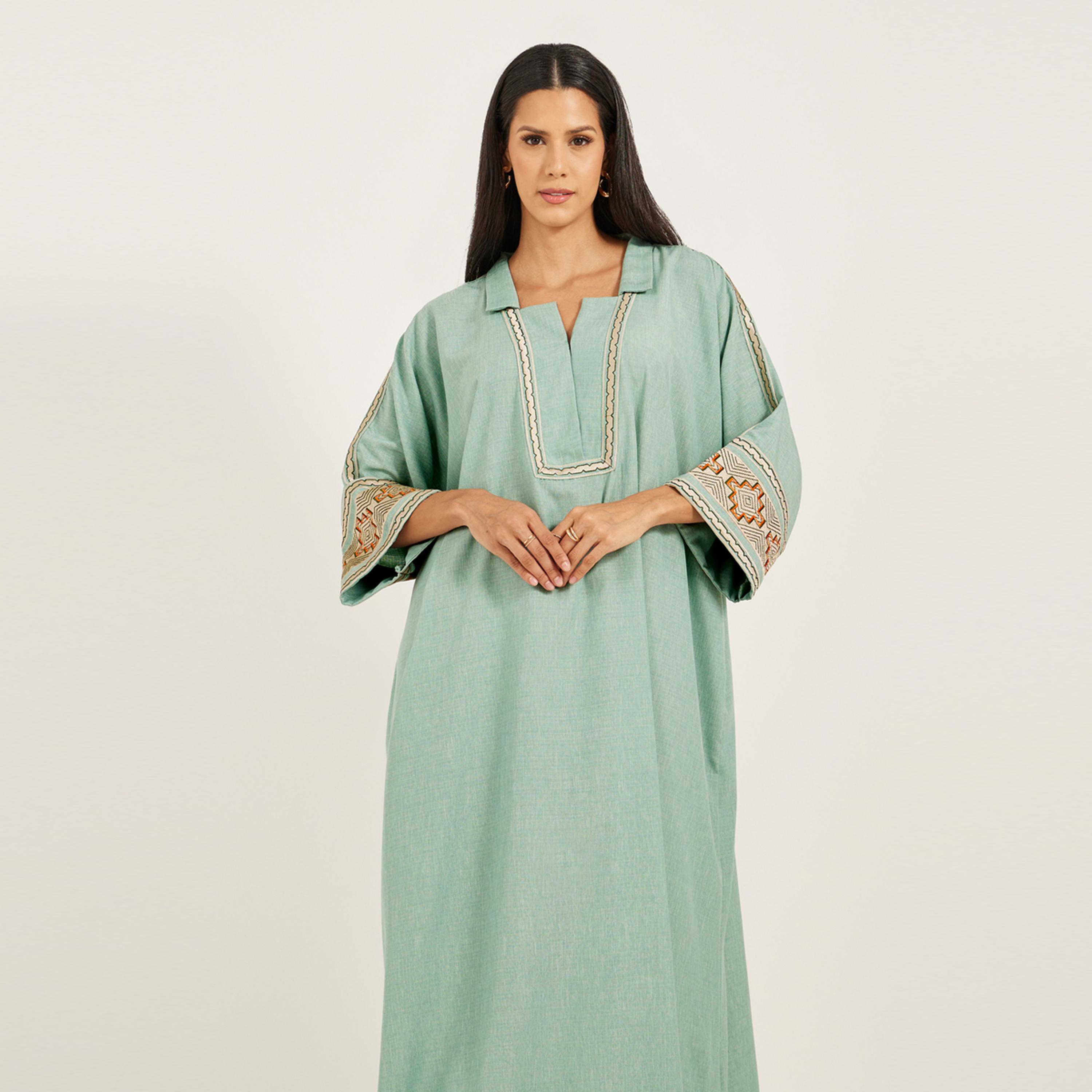 ماكسيم كرييشن × ستايلي - قفطان قماش ليلان مزين بخيوط-women-arabicclothing-kaftan-image-3