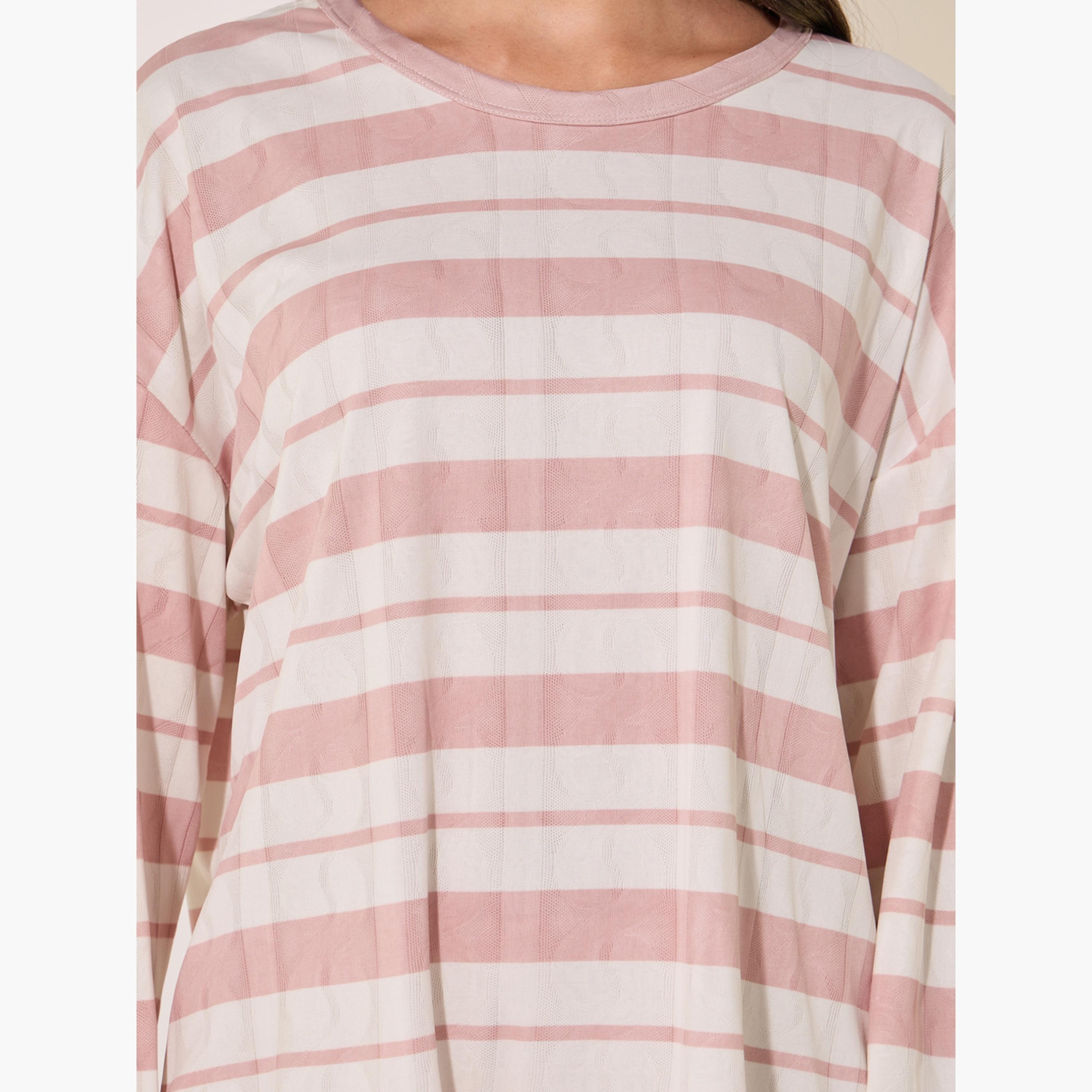 طقم من بنطال بيجاما وتيشيرت وياقة دائرية وتفاصيل بارزة الملمس-women-clothing-nightwear-pyjamas-longsets-image-4