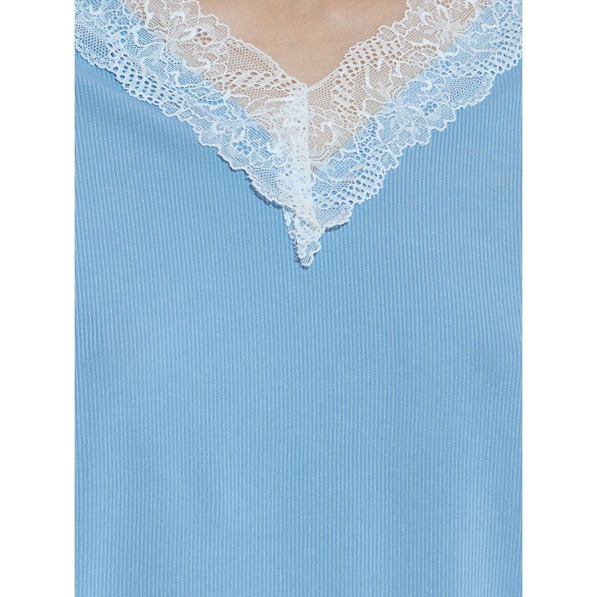 طقم من بنطال كابري وبلوزة بتفاصيل دانتيل-women-clothing-nightwear-pyjamas-longsets-image-3
