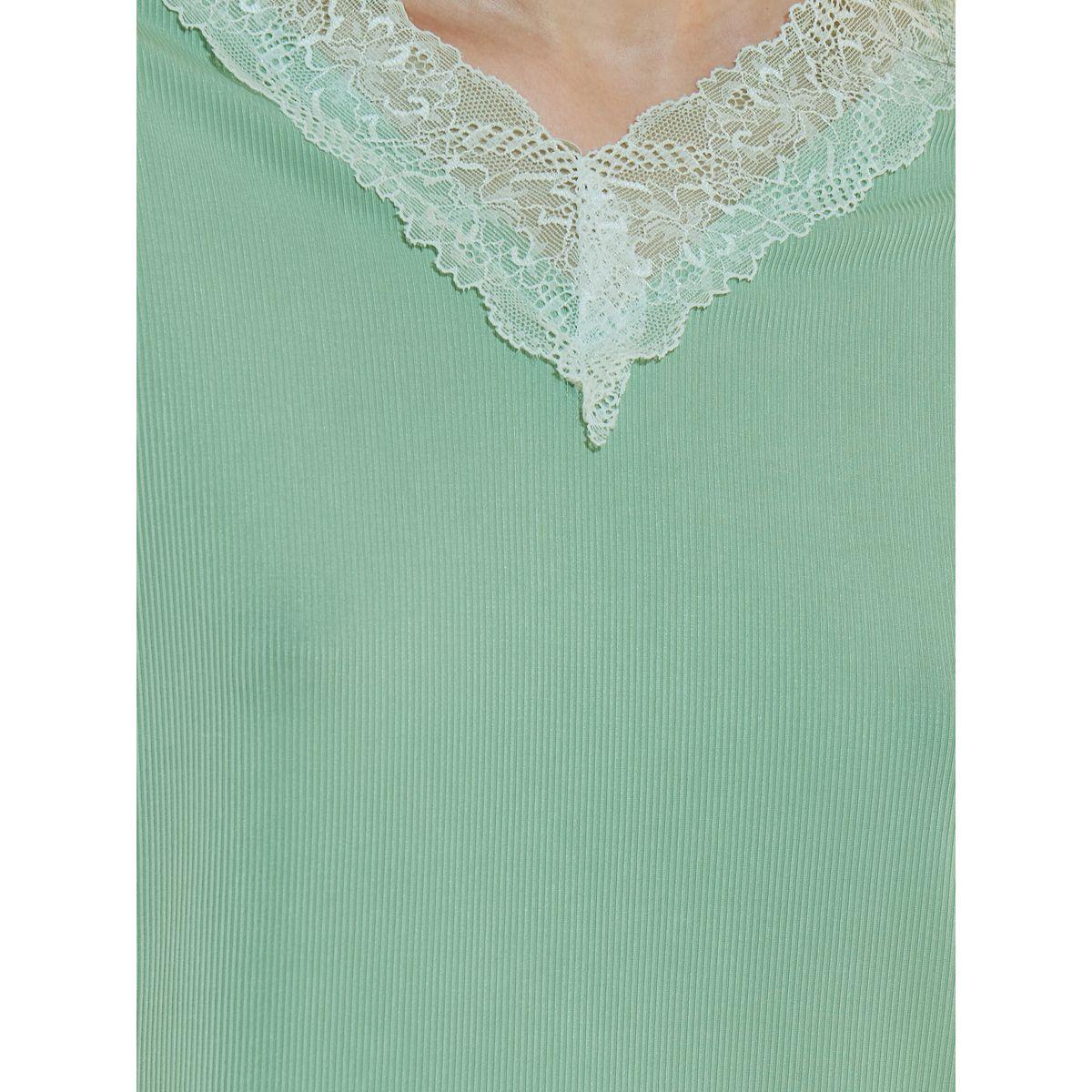 طقم من بنطال كابري وبلوزة بتفاصيل دانتيل-women-clothing-nightwear-pyjamas-longsets-image-3