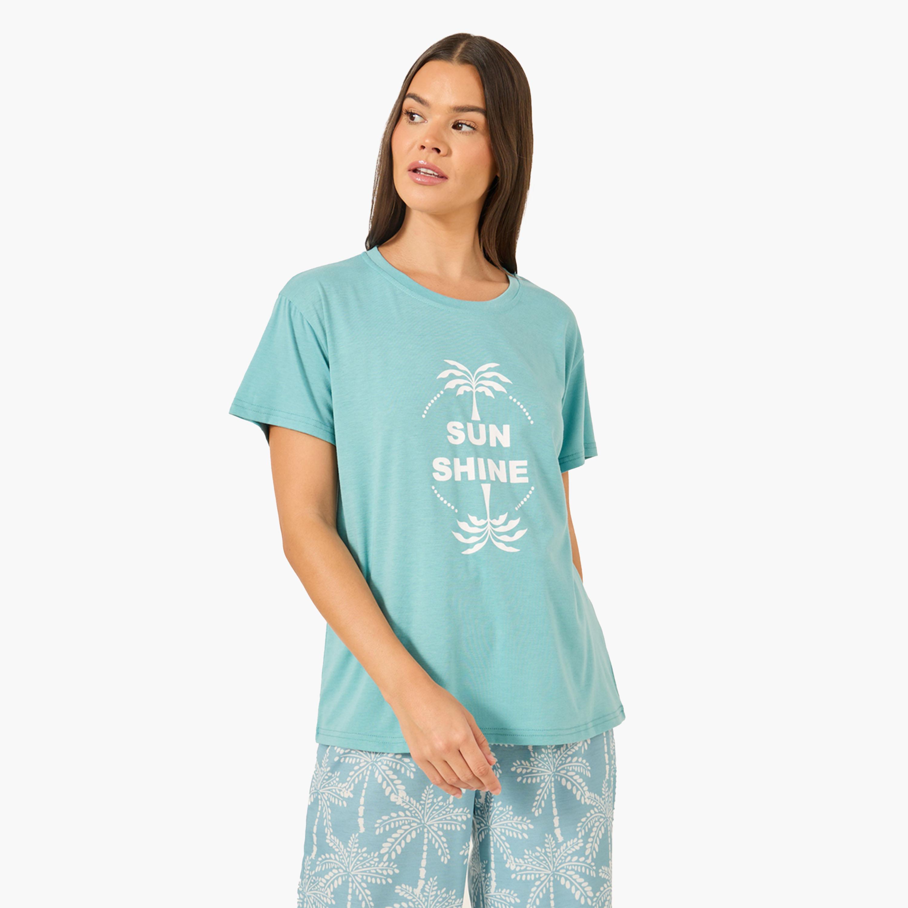 ستايلي - طقم تي شيرت بطبعة نخيل جرافيكية وأكتاف منسدلة مع بنطال بيجامة مستقيم-women-clothing-nightwear-pyjamas-longsets-image-3
