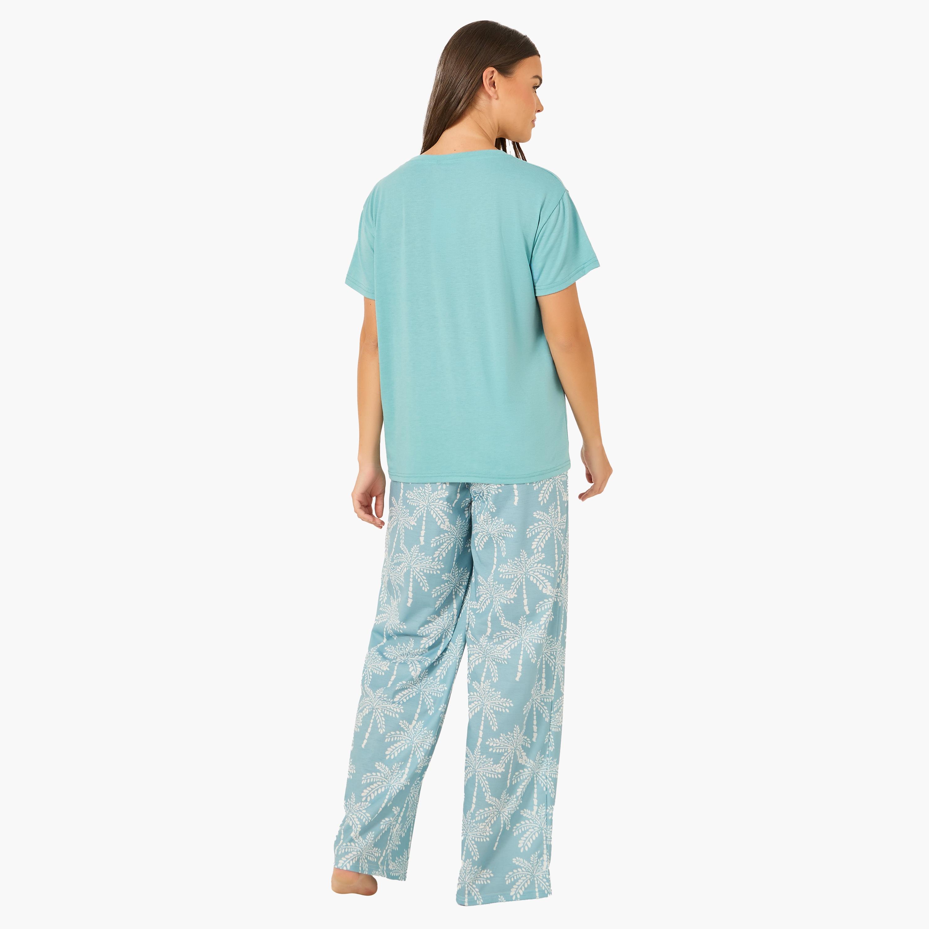 ستايلي - طقم تي شيرت بطبعة نخيل جرافيكية وأكتاف منسدلة مع بنطال بيجامة مستقيم-women-clothing-nightwear-pyjamas-longsets-image-5