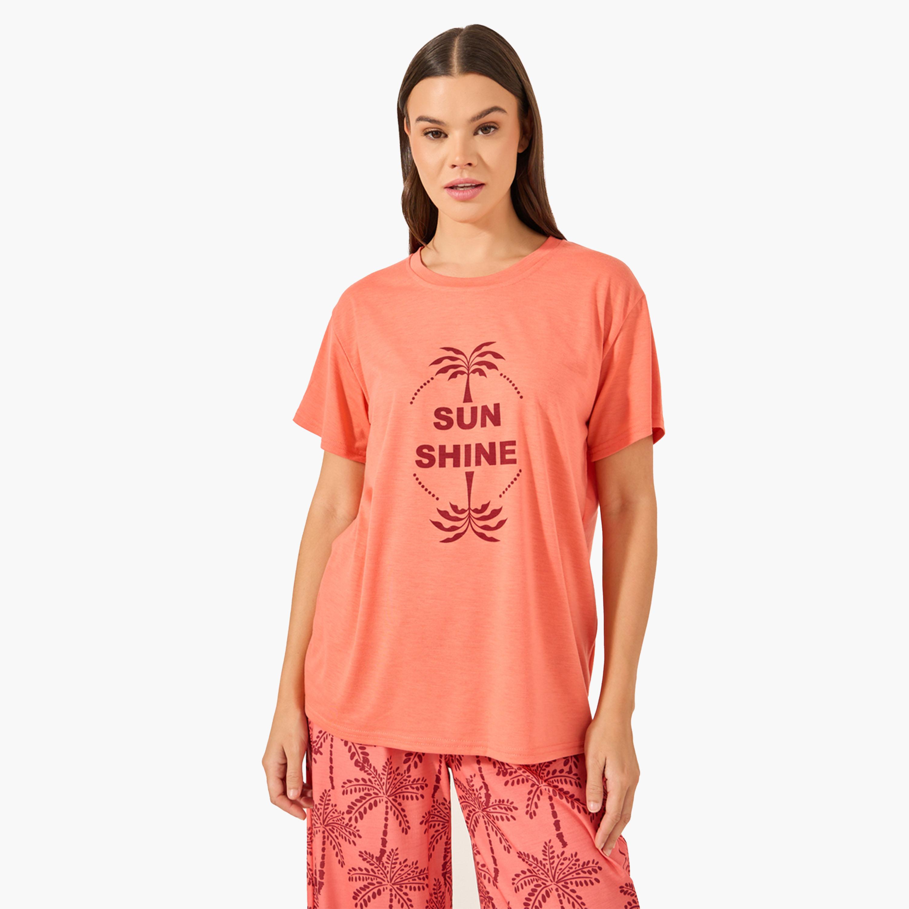 ستايلي - طقم تي شيرت بطبعة نخيل جرافيكية وأكتاف منسدلة مع بنطال بيجامة مستقيم-women-clothing-nightwear-pyjamas-longsets-image-3