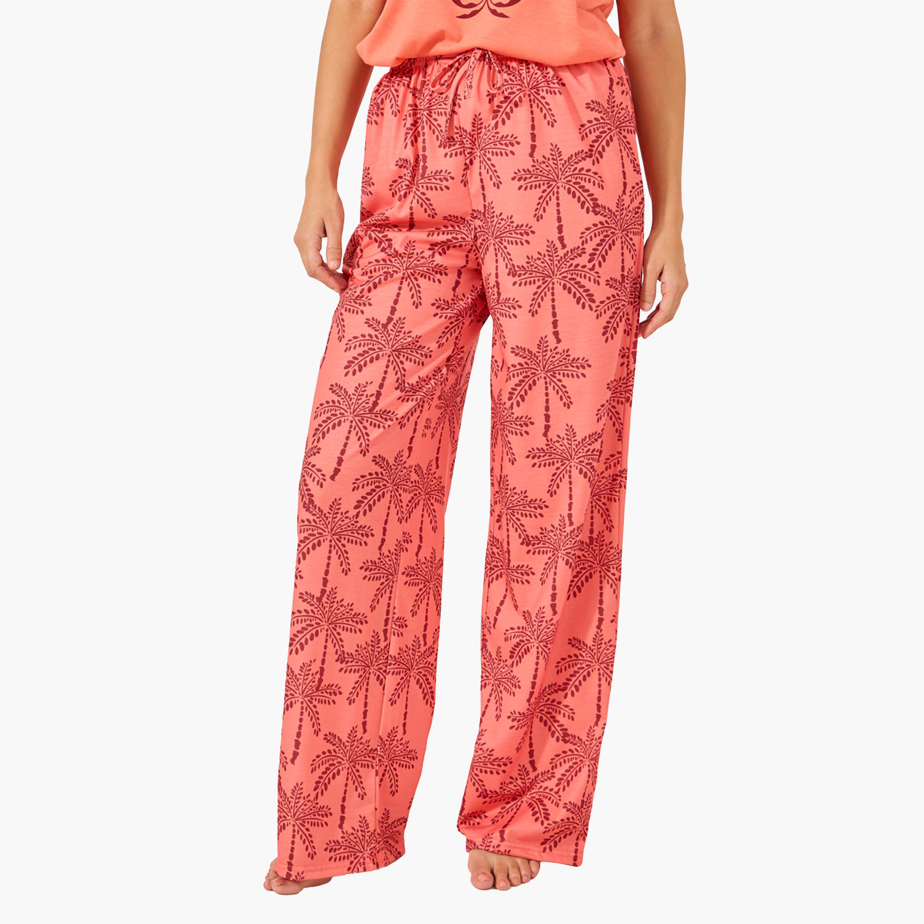 ستايلي - طقم تي شيرت بطبعة نخيل جرافيكية وأكتاف منسدلة مع بنطال بيجامة مستقيم-women-clothing-nightwear-pyjamas-longsets-image-6