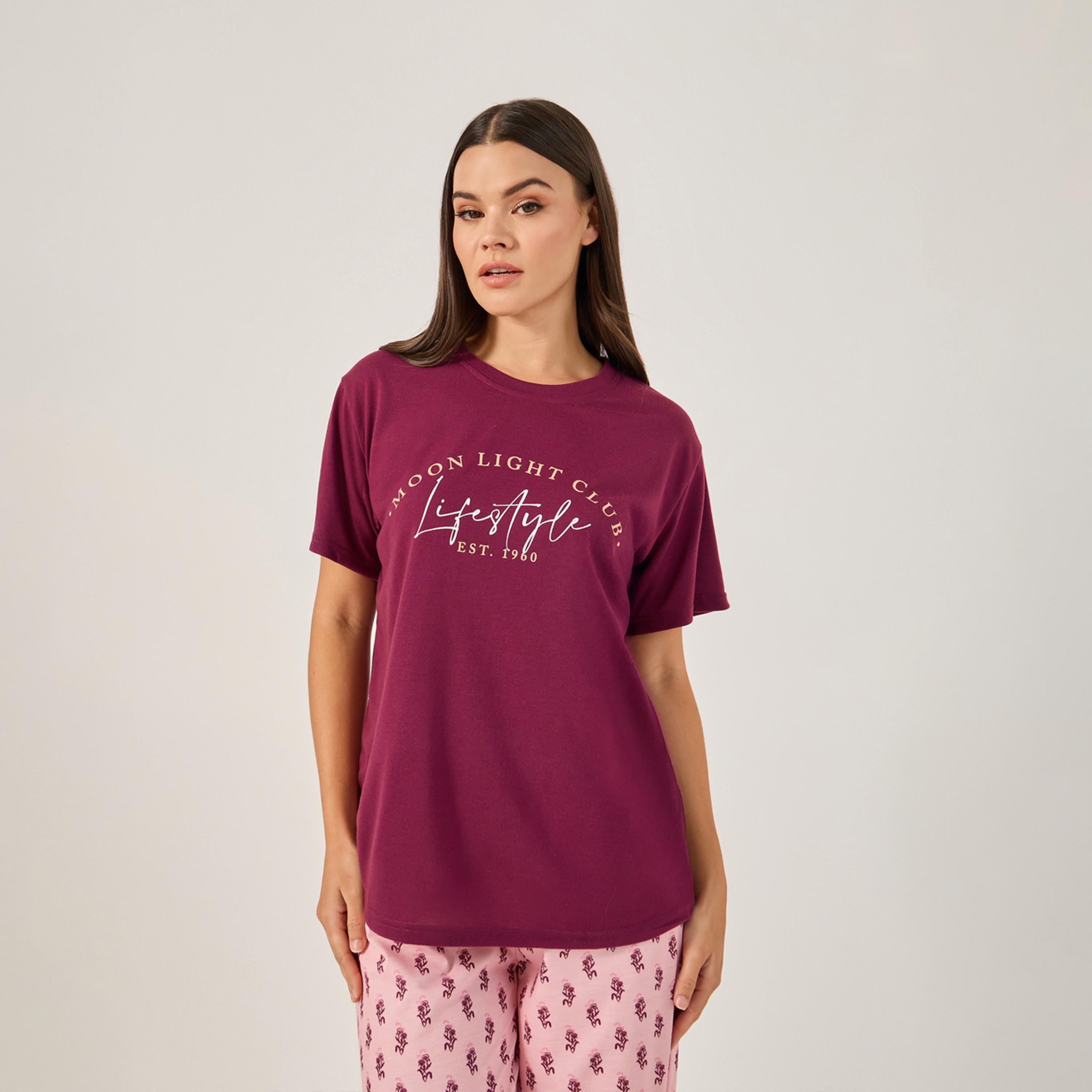 ستايلي - طقم من تيشيرت منسدل الكتفين بطبعة شعار وبنطال بيجاما-women-clothing-nightwear-pyjamas-longsets-image-4