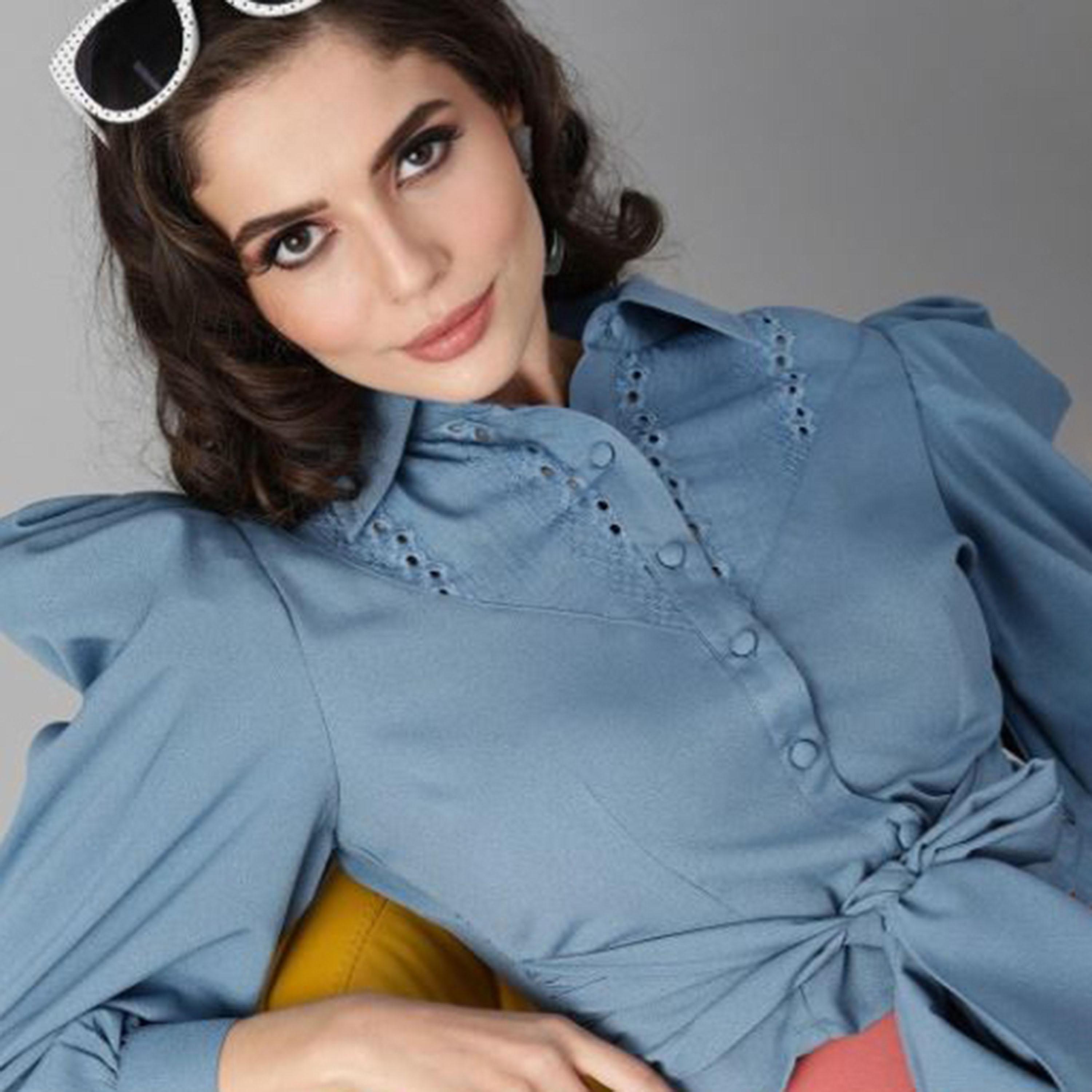 كاشوالي × ستايلي - قميص قصير بجزء مطرز مع رباط خصر-women-clothing-shirtsandblouses-shirts-image-2