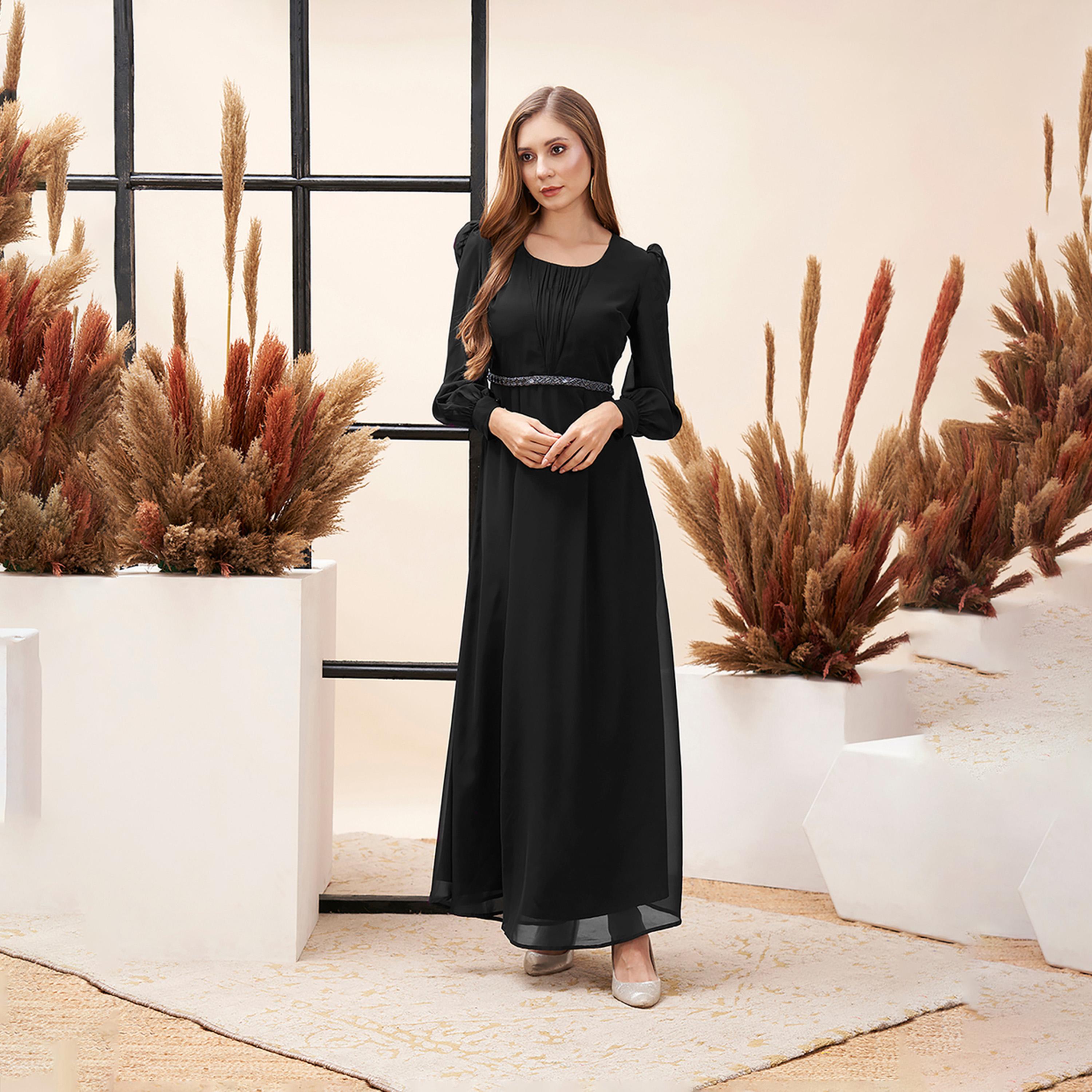ميش × ستايلي - فستان ماكسي أسود برقبة دائرية وتفاصيل تطريز عند الخصر-women-clothing-dresses-image-3
