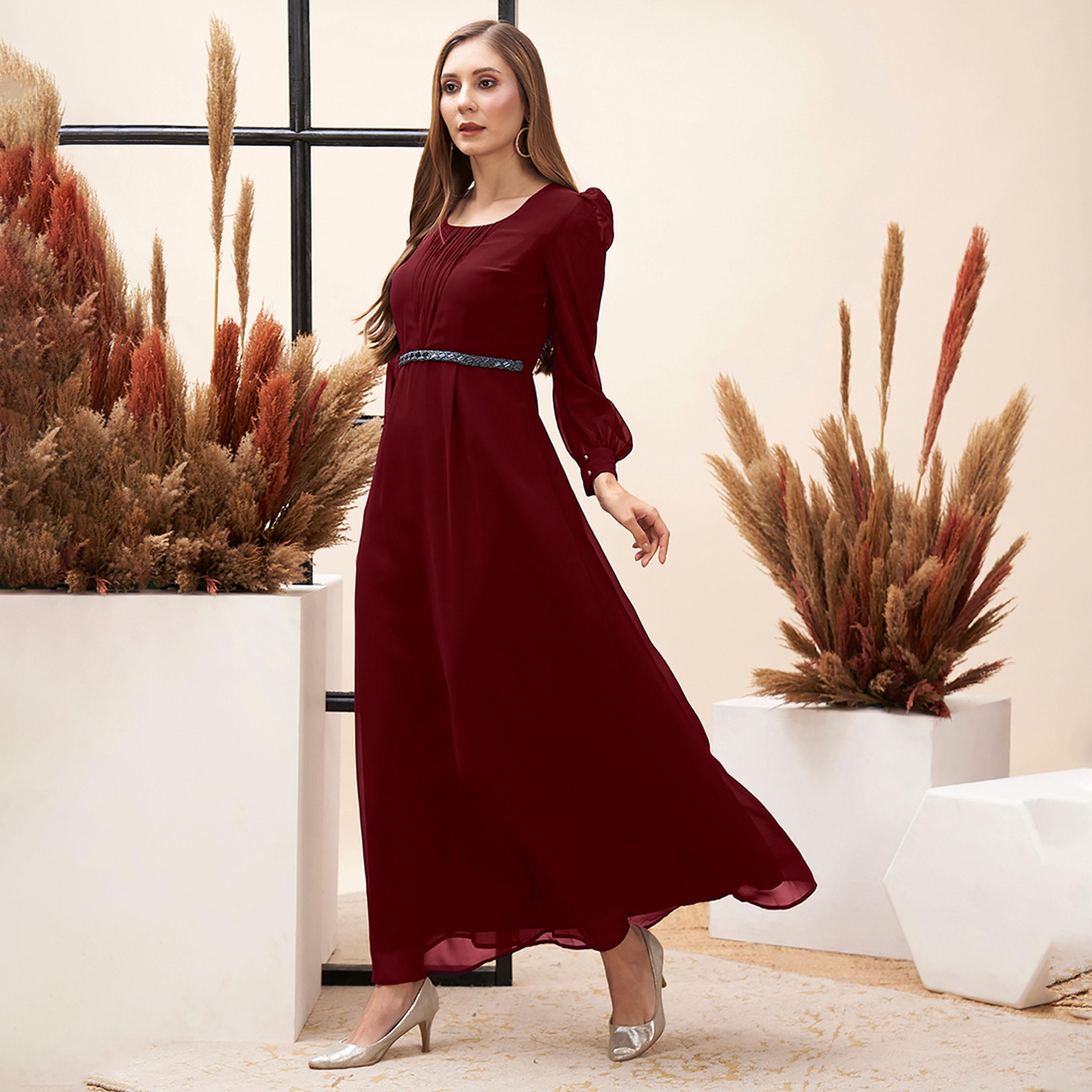 مش × ستايلي-  فستان ماكسي كستنائي اللون مع رقبة دائرية وتفاصيل مطرزة عند الخصر-women-clothing-dresses-image-4